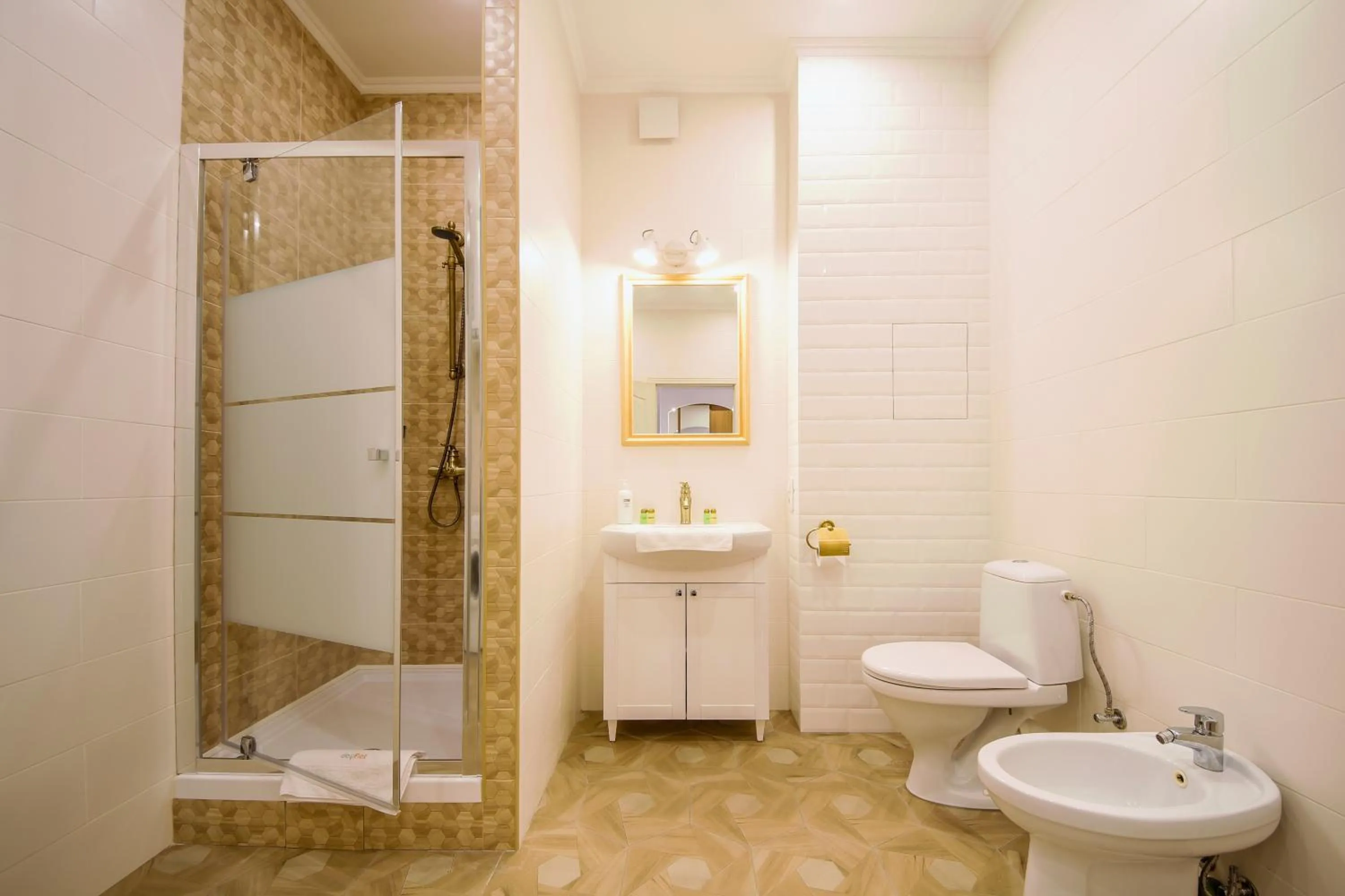 Shower in Central Dayflat Apartments