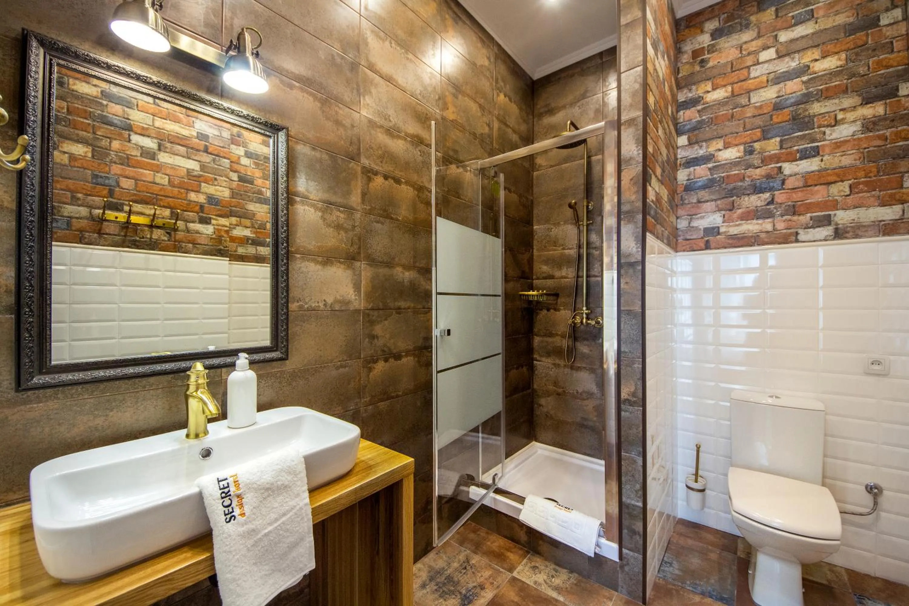 Shower in Central Dayflat Apartments