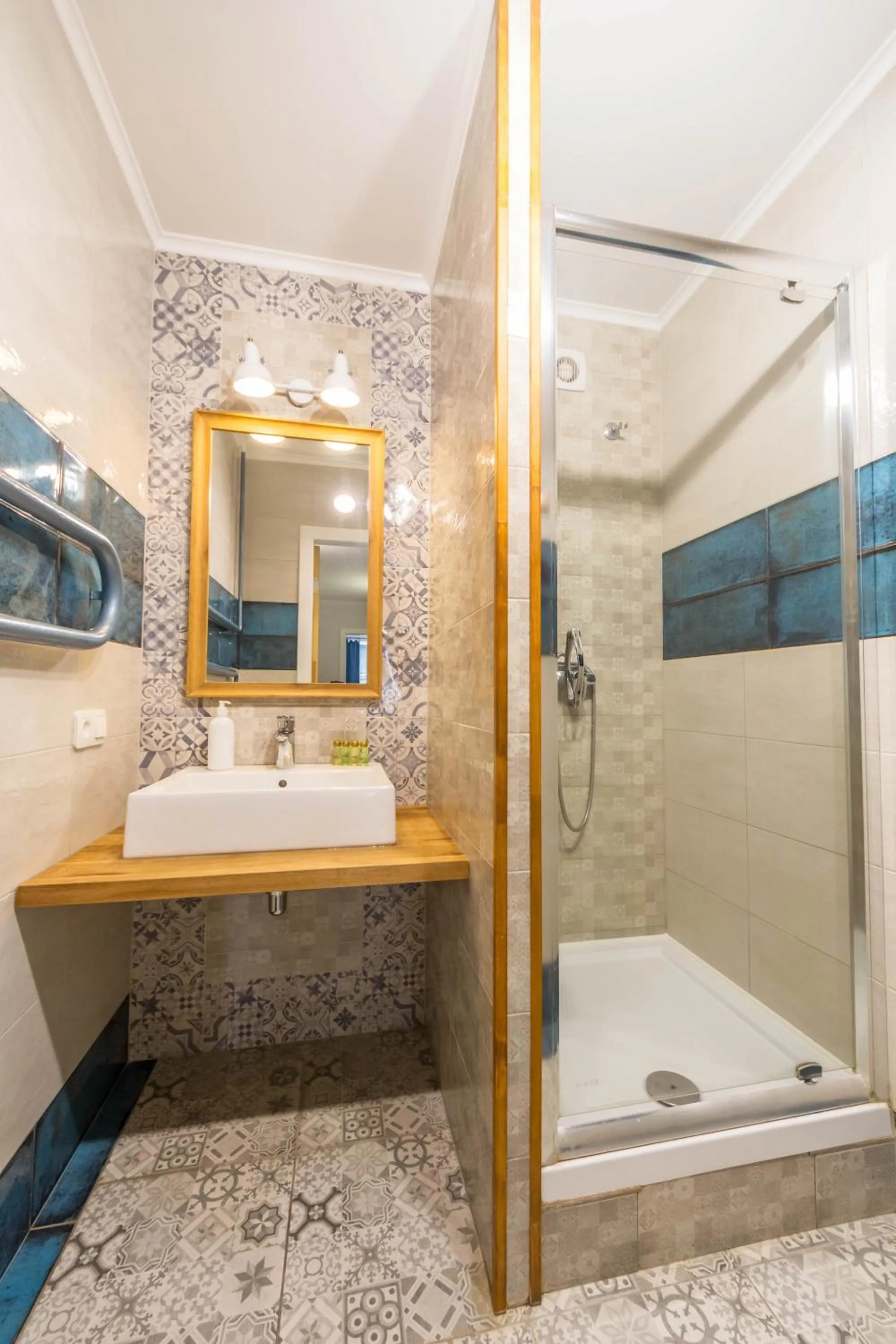 Shower in Central Dayflat Apartments