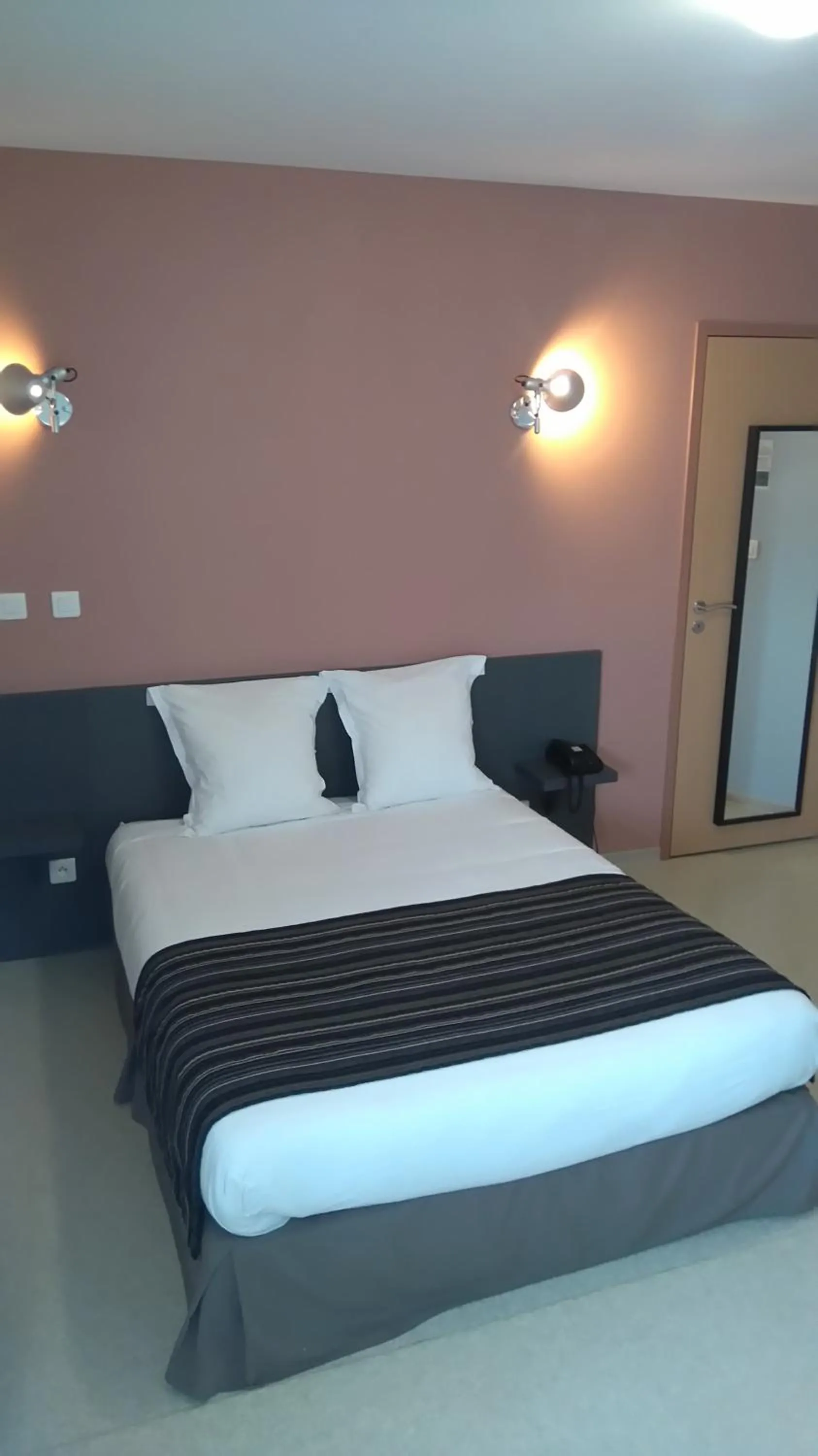 Photo of the whole room, Bed in Fasthôtel Le Râle Des Genêts - Un hôtel FH Collection