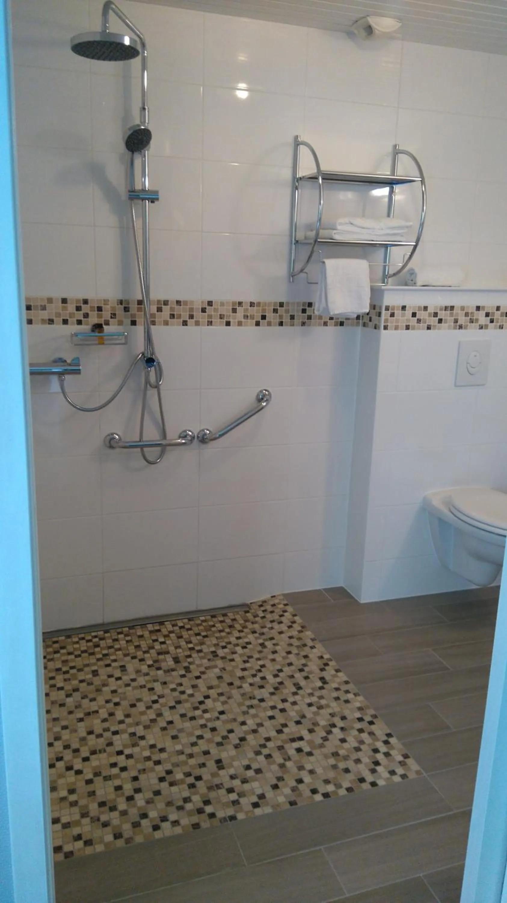 Shower in Fasthôtel Le Râle Des Genêts - Un hôtel FH Collection