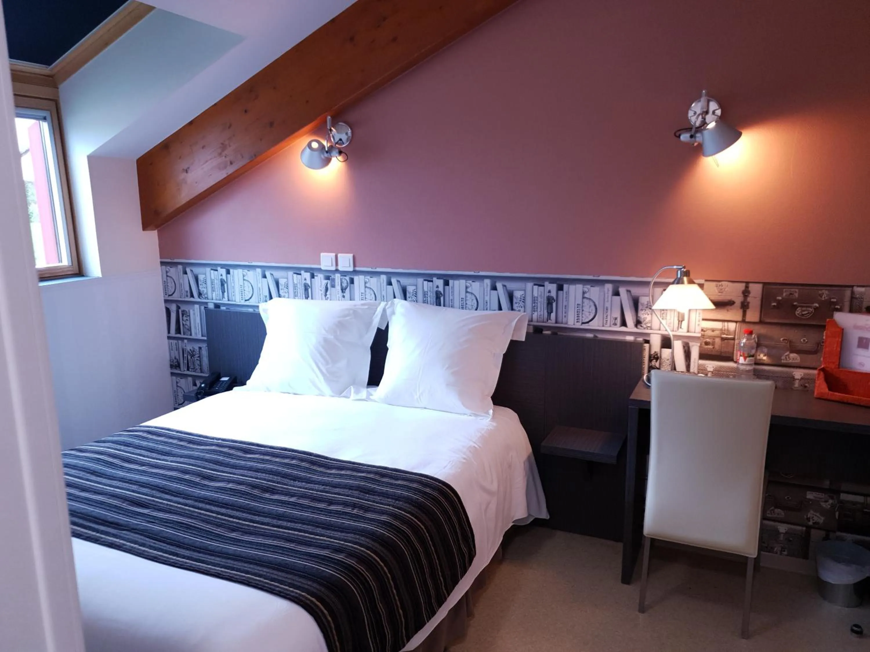 Property building, Bed in Fasthôtel Le Râle Des Genêts - Un hôtel FH Collection