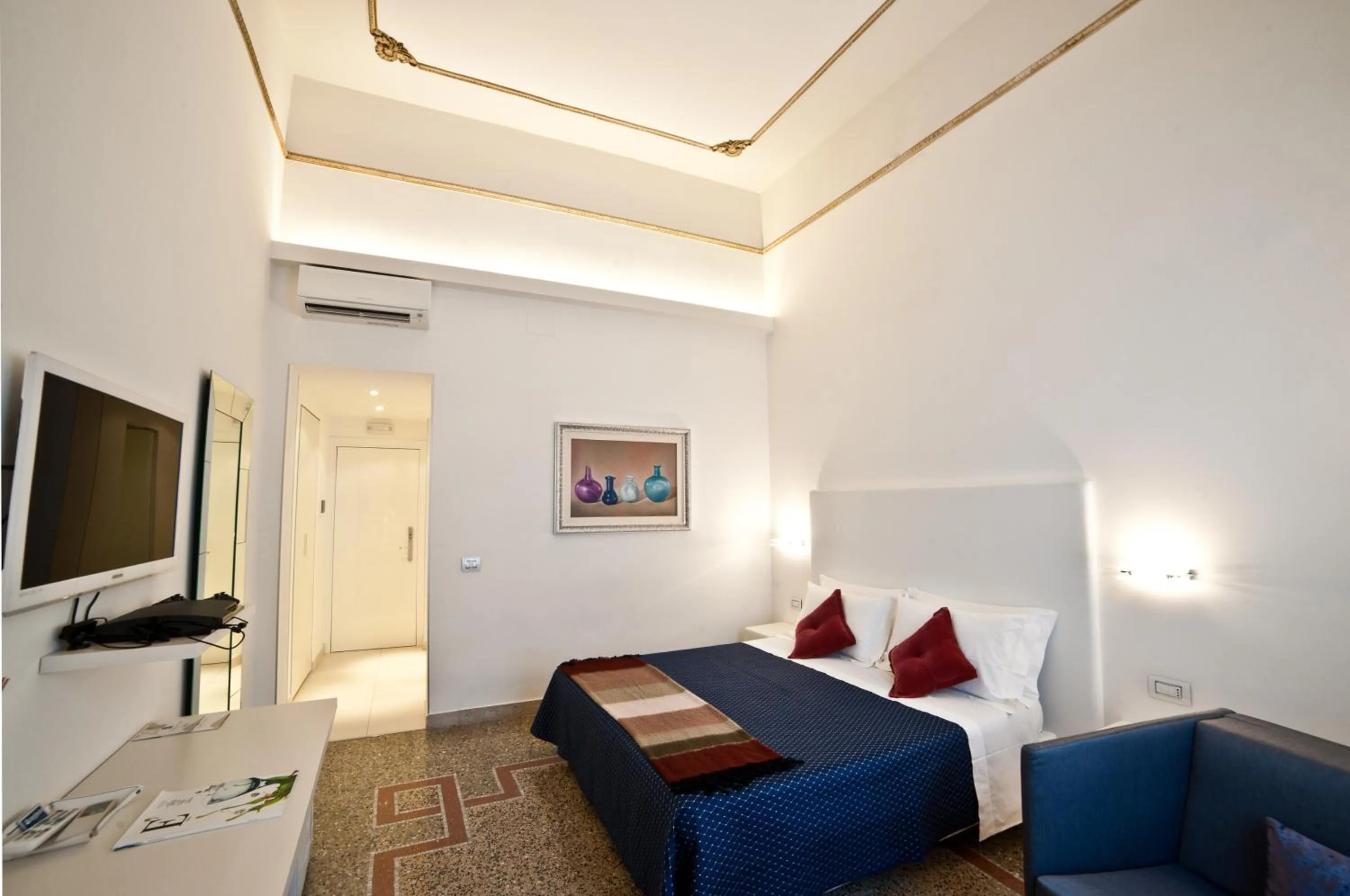 Photo of the whole room in Town House Cavour