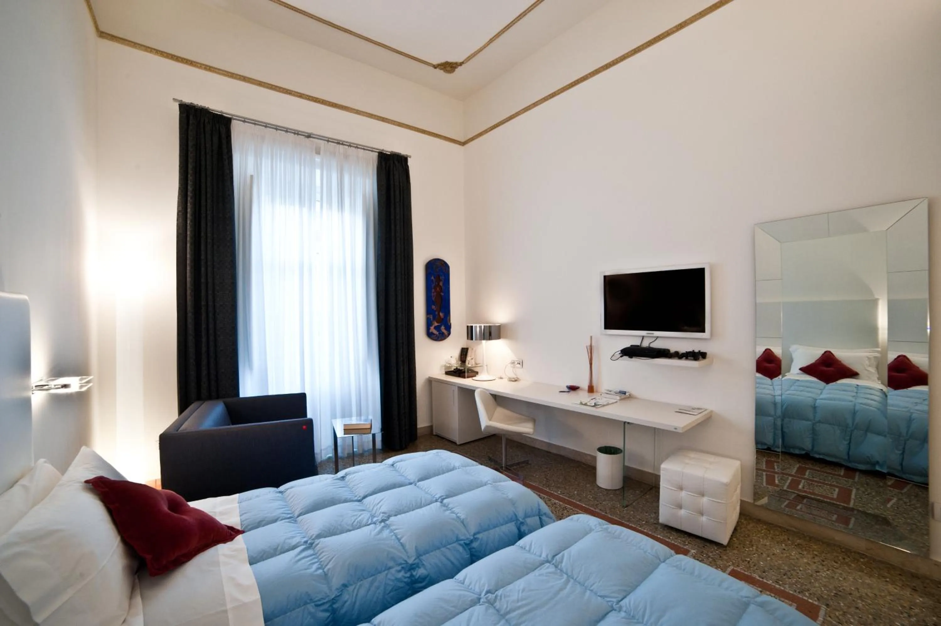 Day, Bed in Town House Cavour