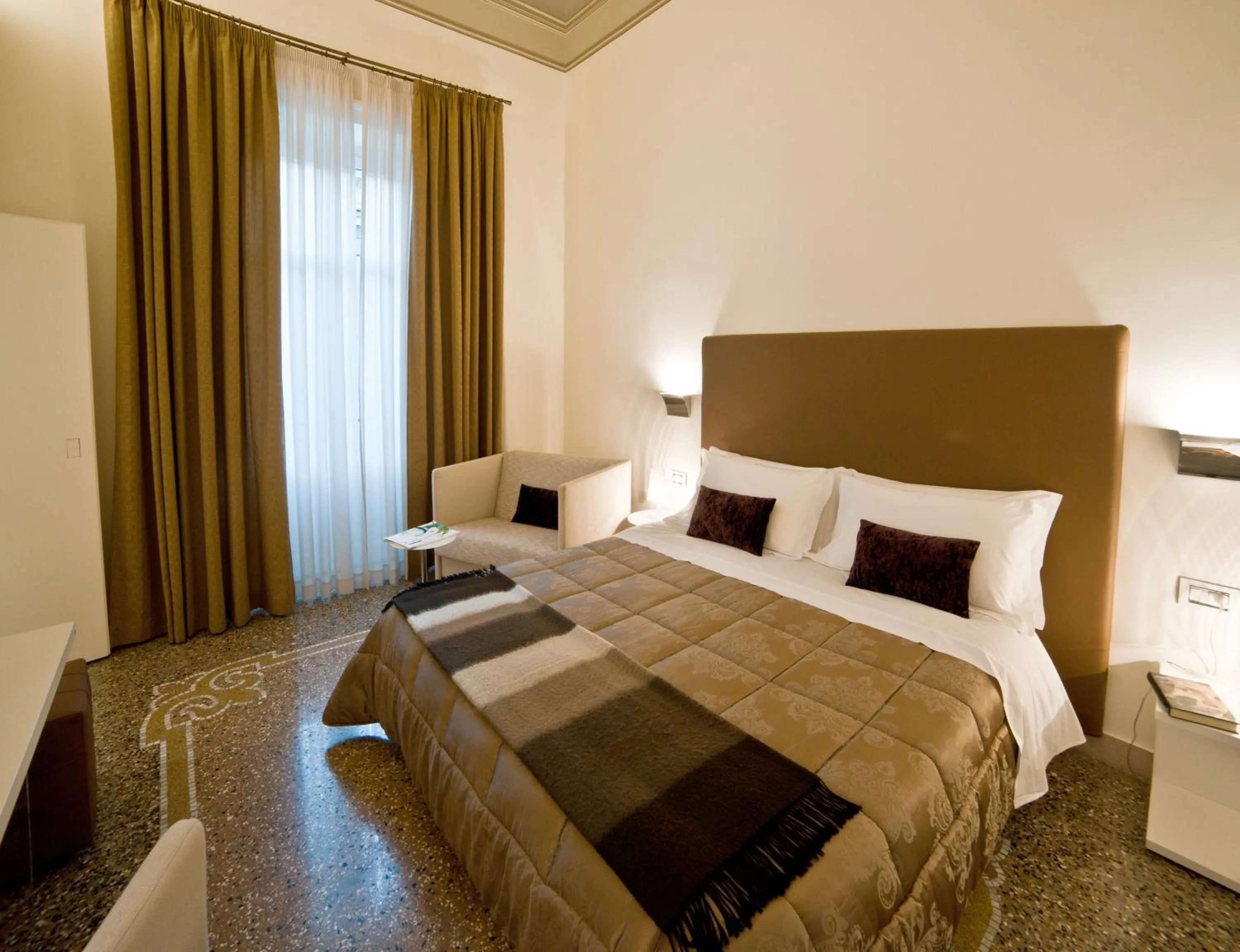 Day, Bed in Town House Cavour