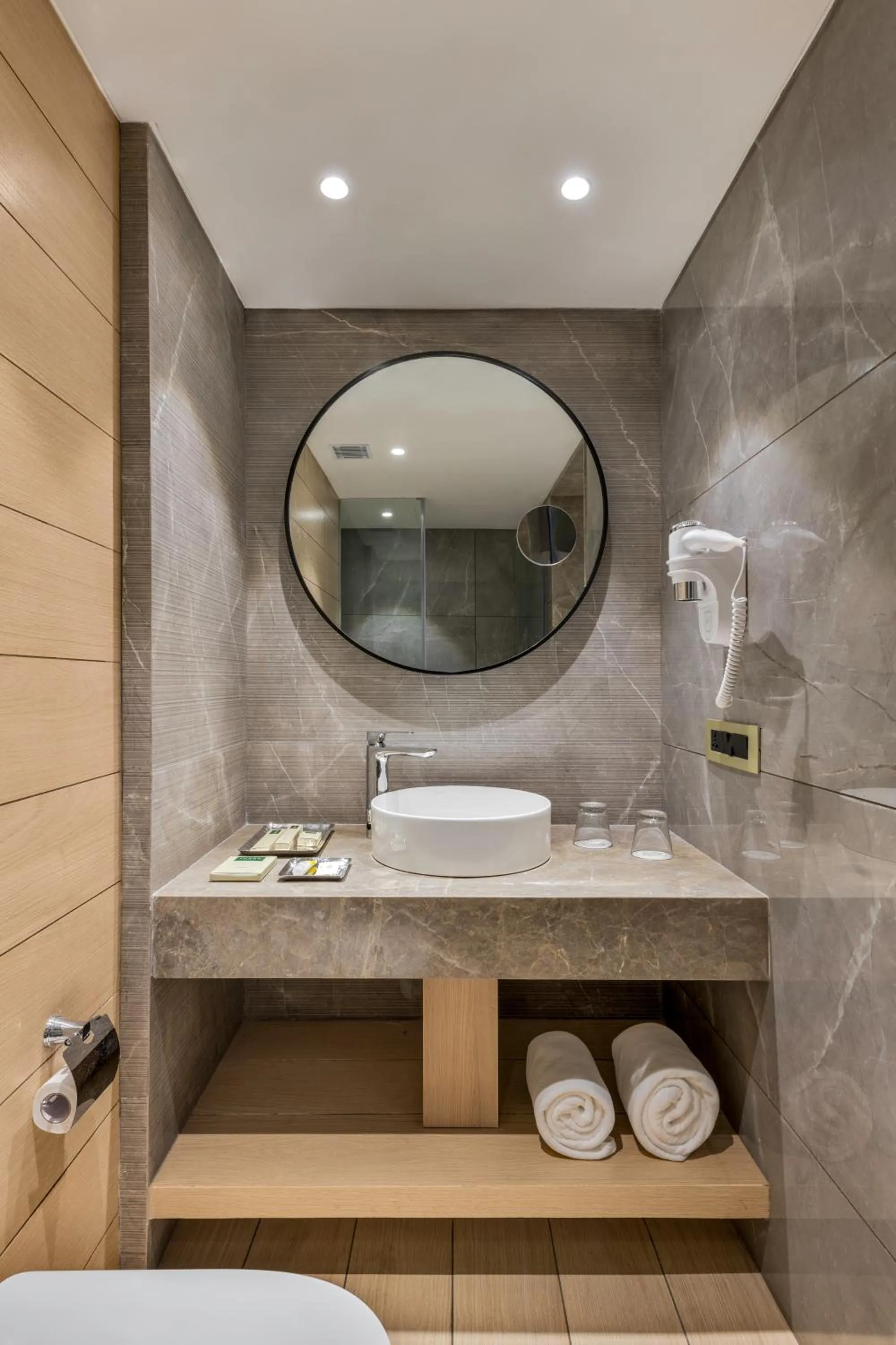 Toilet in The Regenza By Tunga