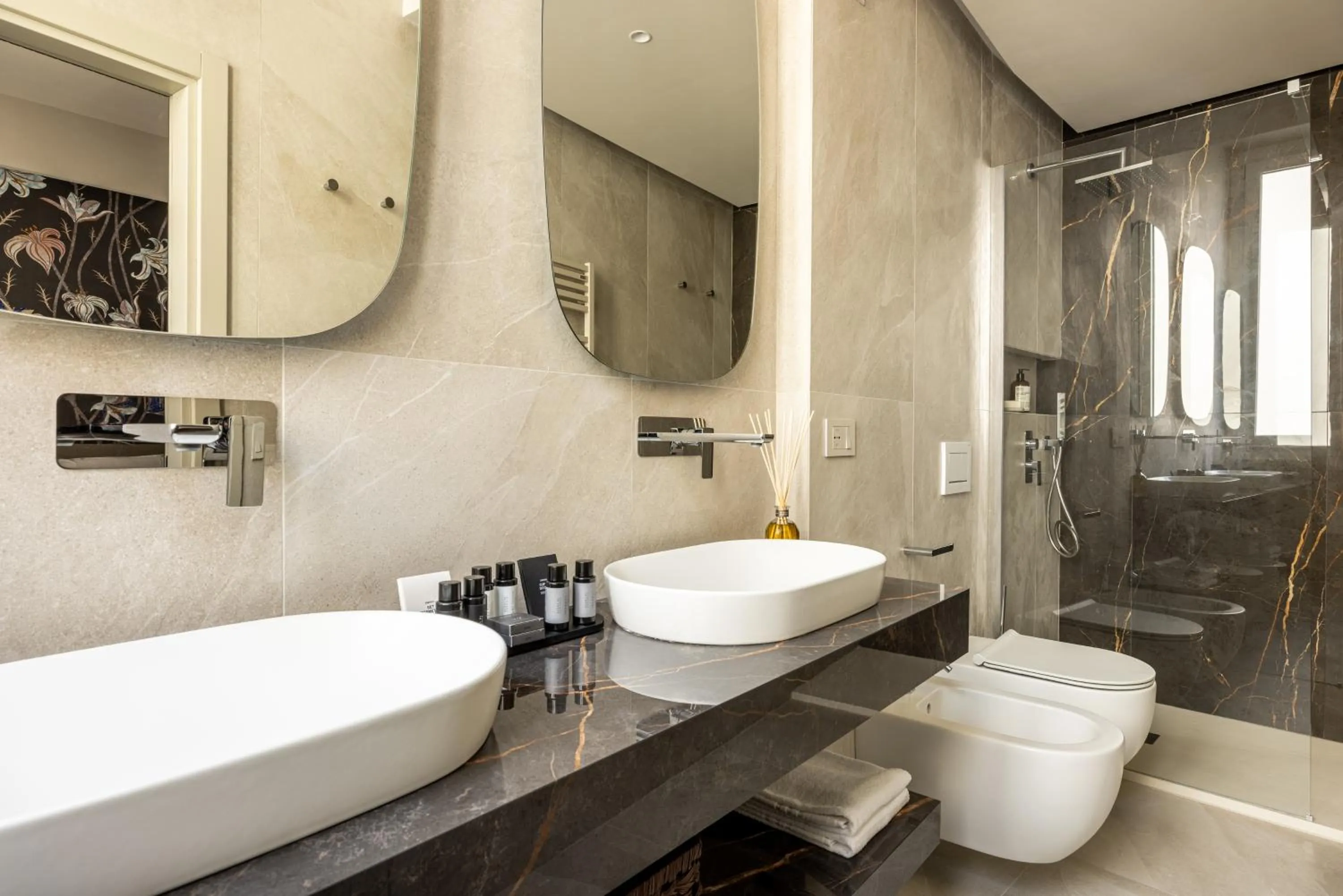 Toilet in Aramis Deluxe Rooms