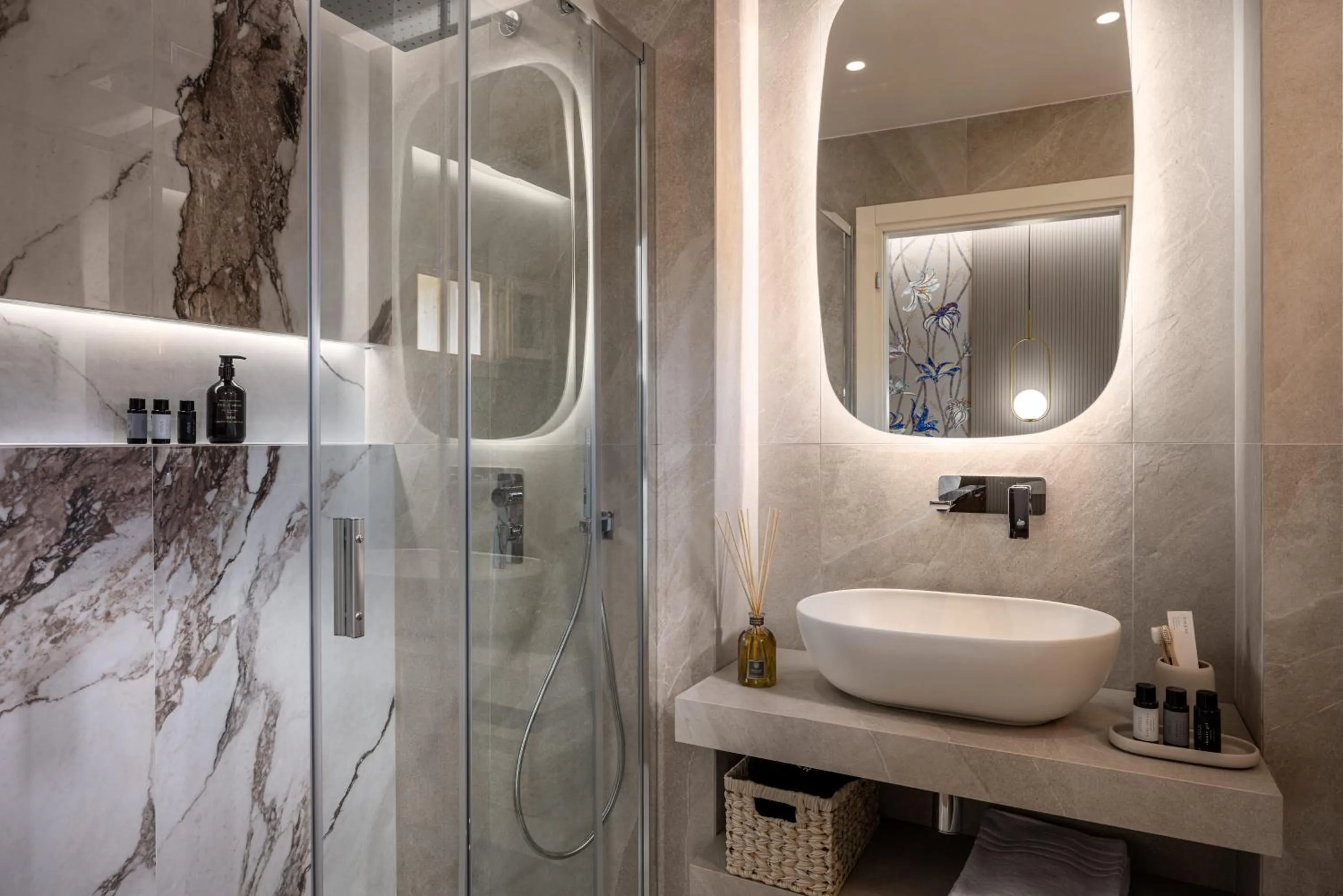 Shower in Aramis Deluxe Rooms