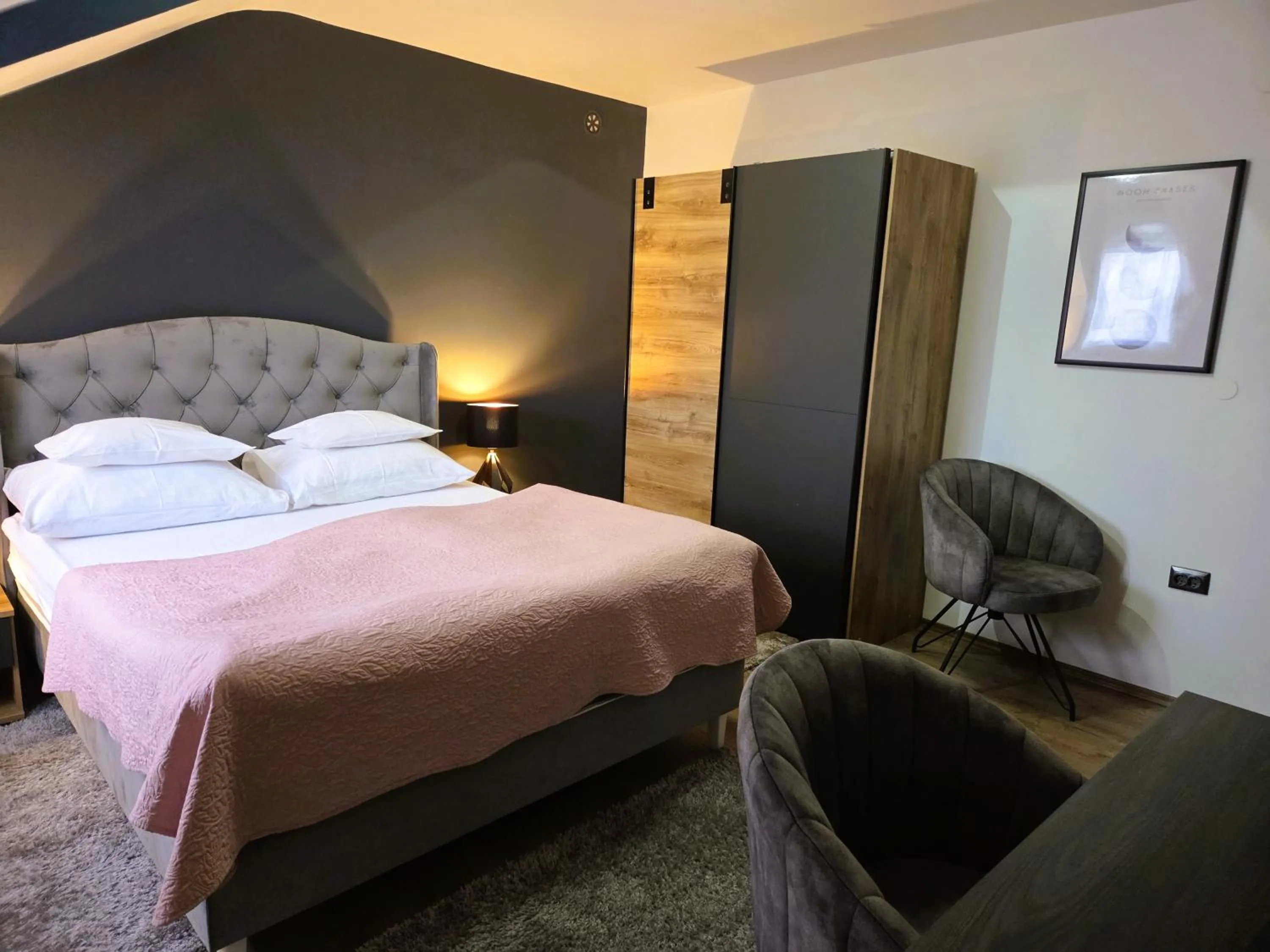 Bed in Hotel Millennium