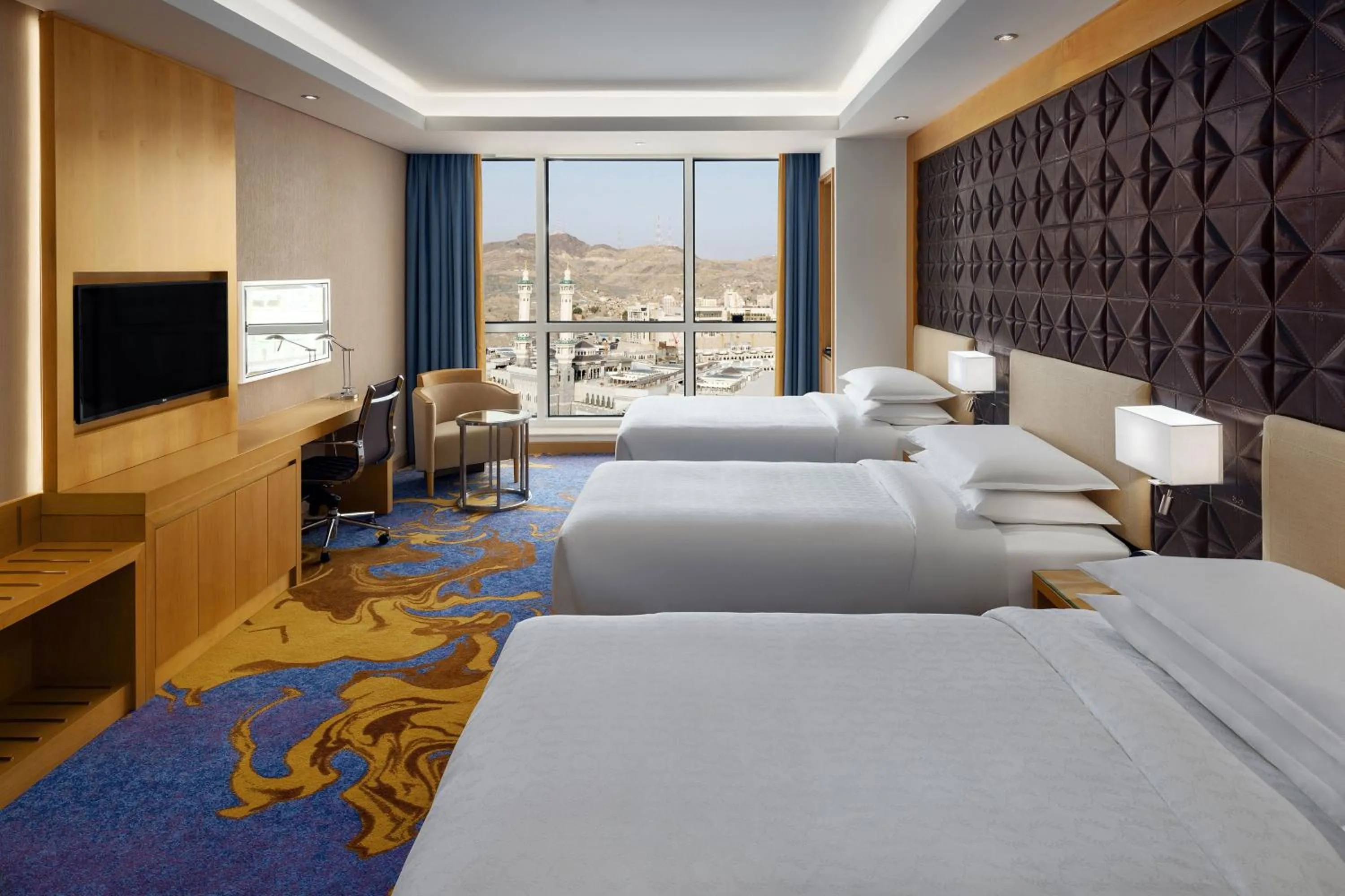 Photo of the whole room, Bed in Sheraton Makkah Jabal Al Kaaba Hotel