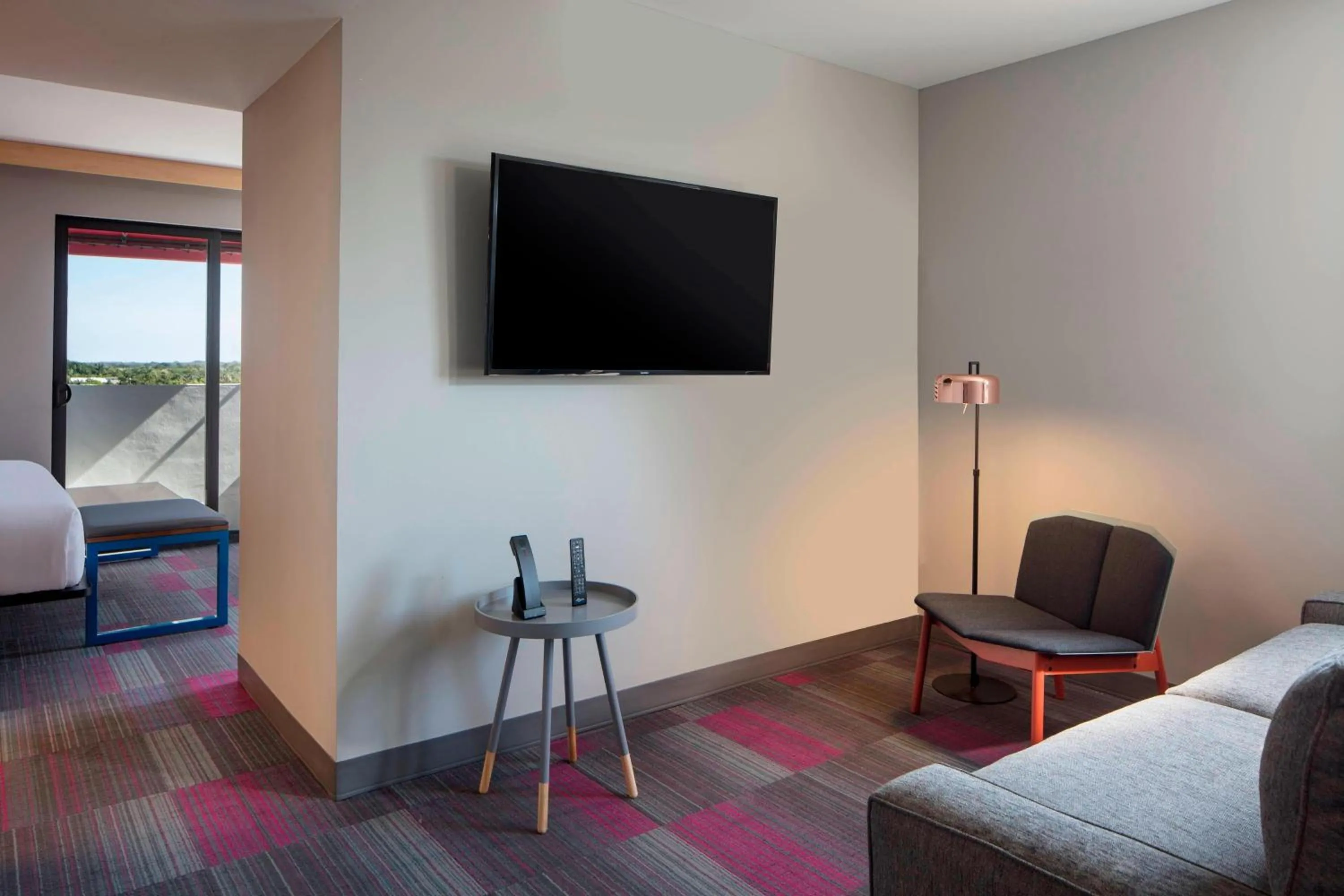 Living room, Bed in Aloft Coral Gables