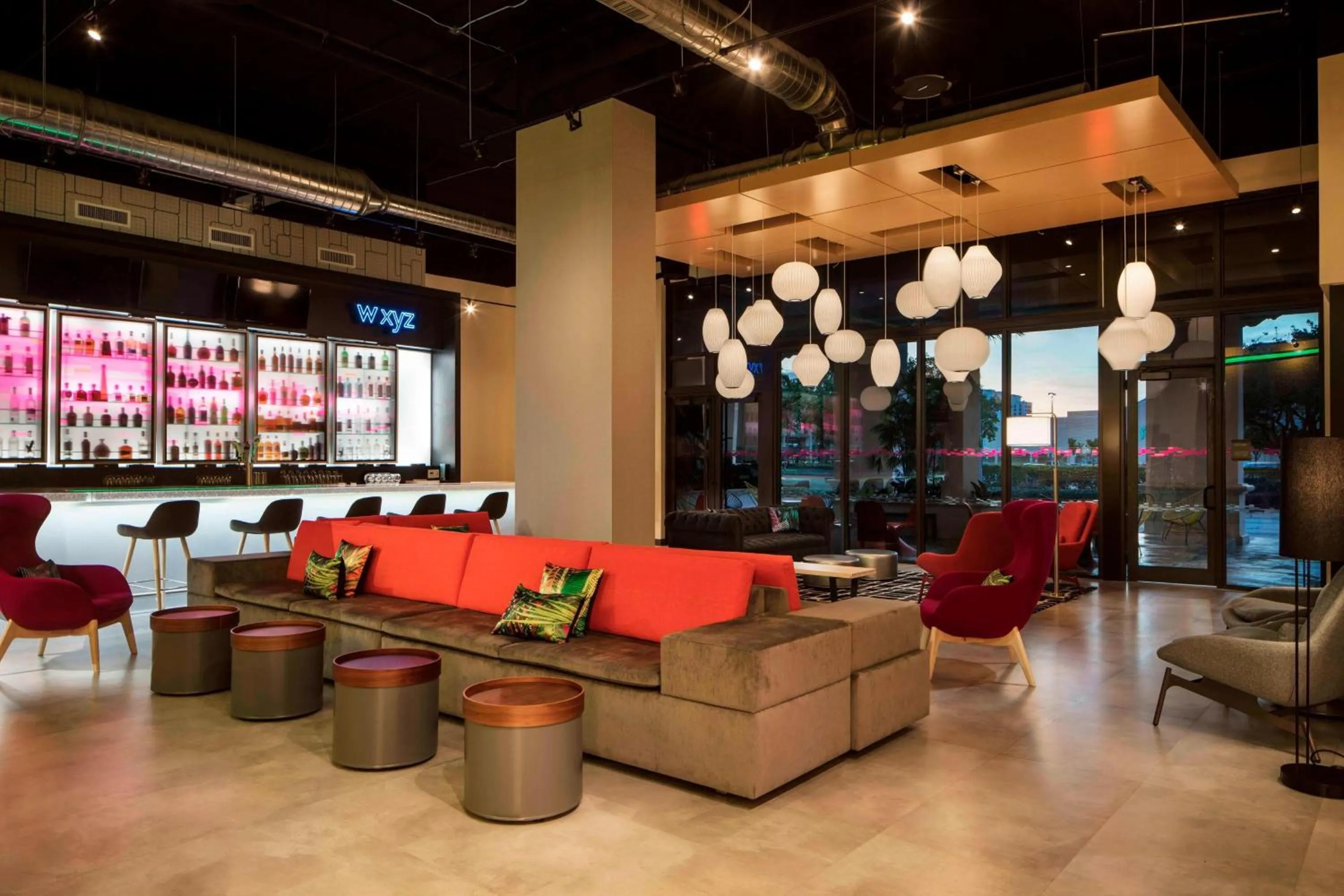 Lounge or bar in Aloft Coral Gables