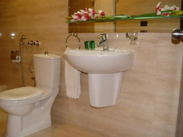 Toilet in Royal Garden Hotel