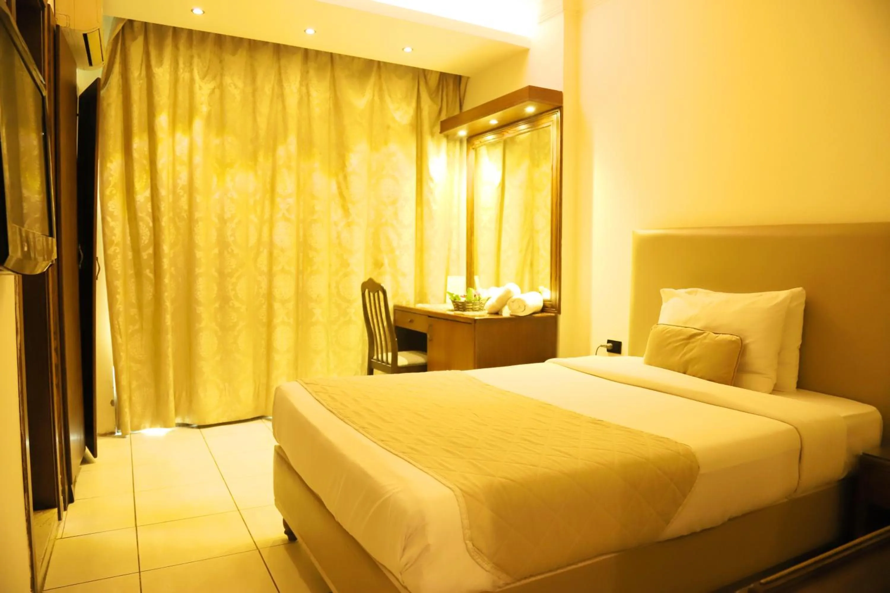 Bed in Royal Garden Hotel