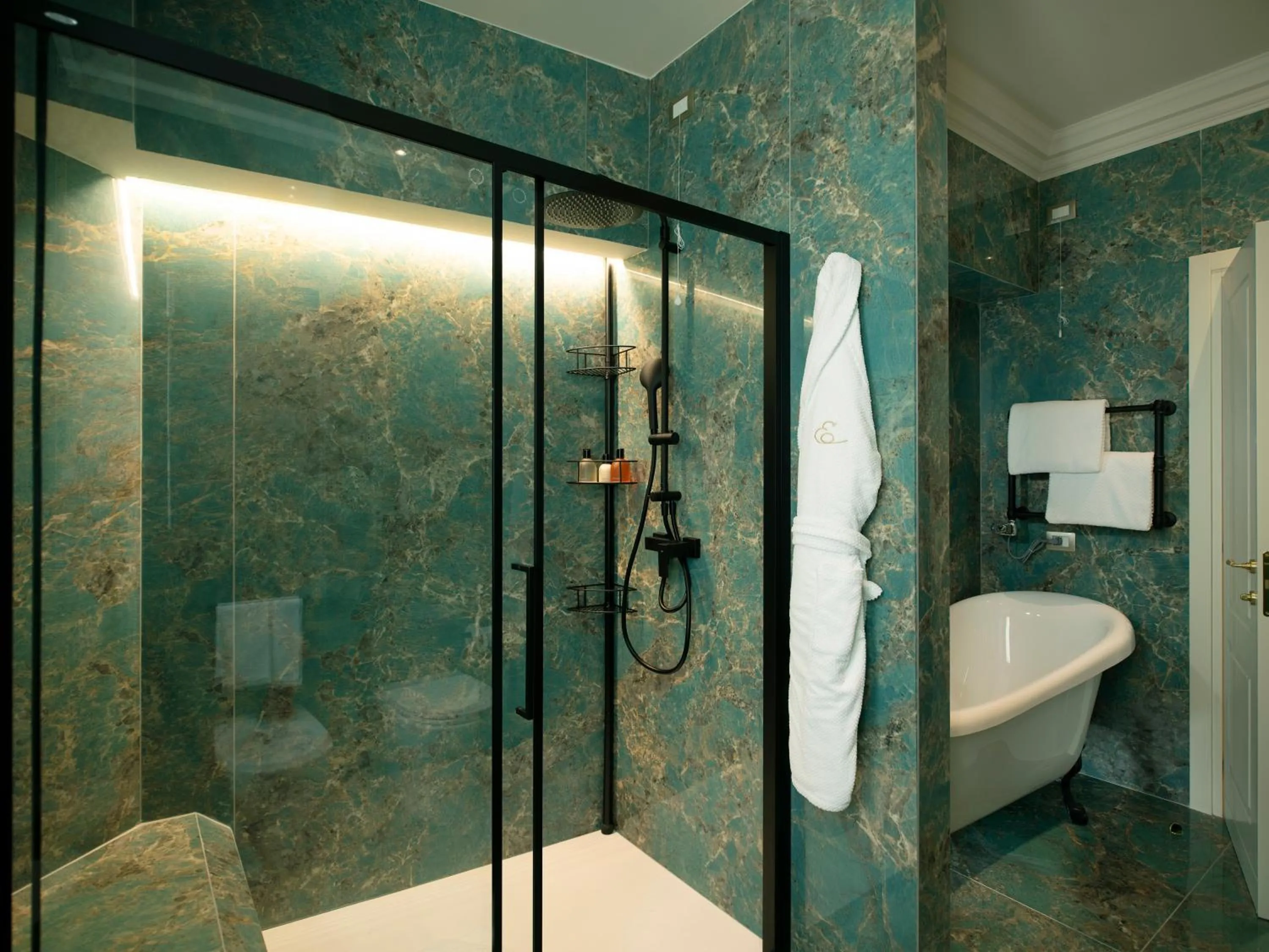 Shower in Elizabeth Unique Hotel | a Member of Design Hotels™