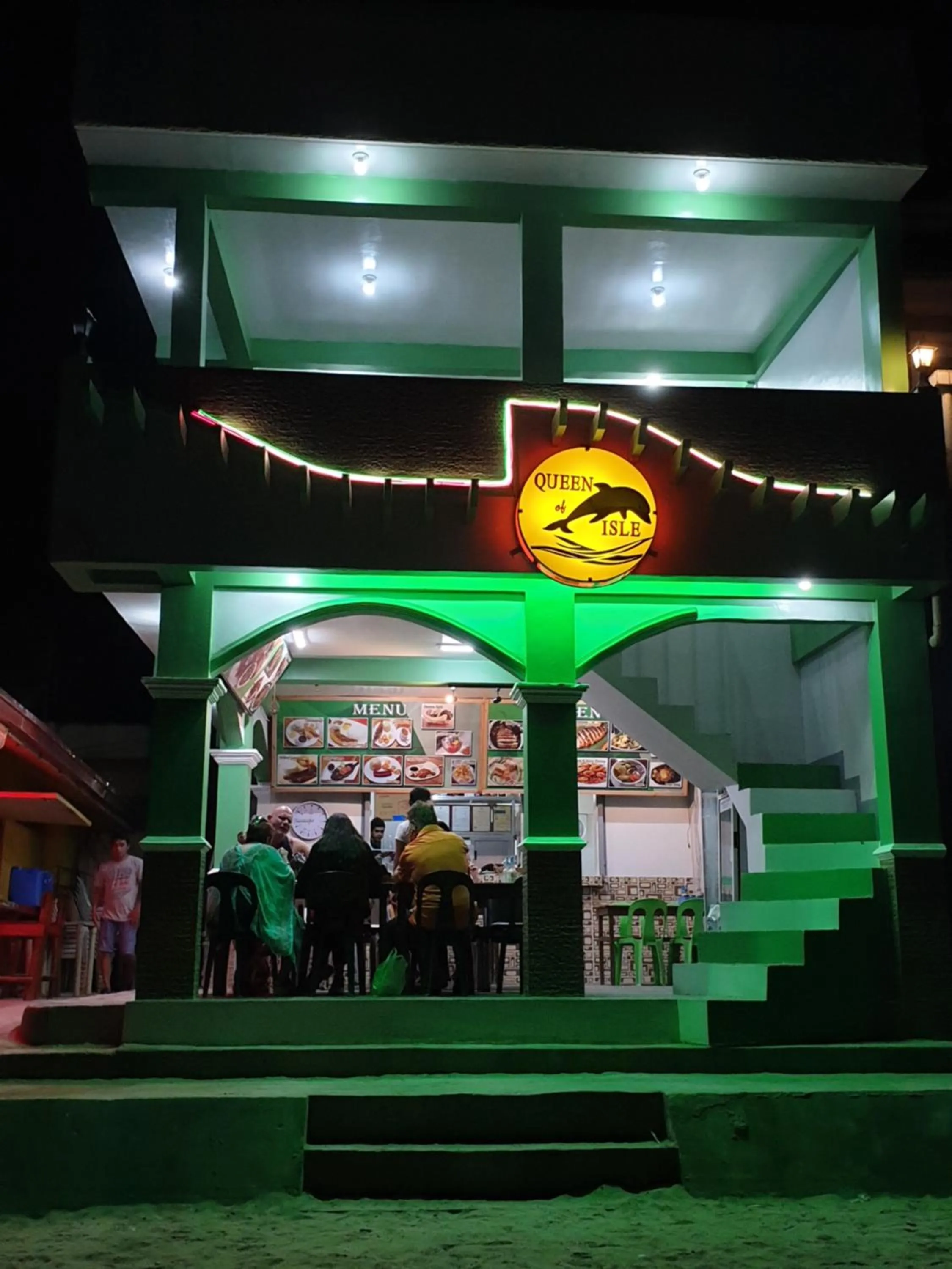 Queen of Isle Cottages and Restaurant