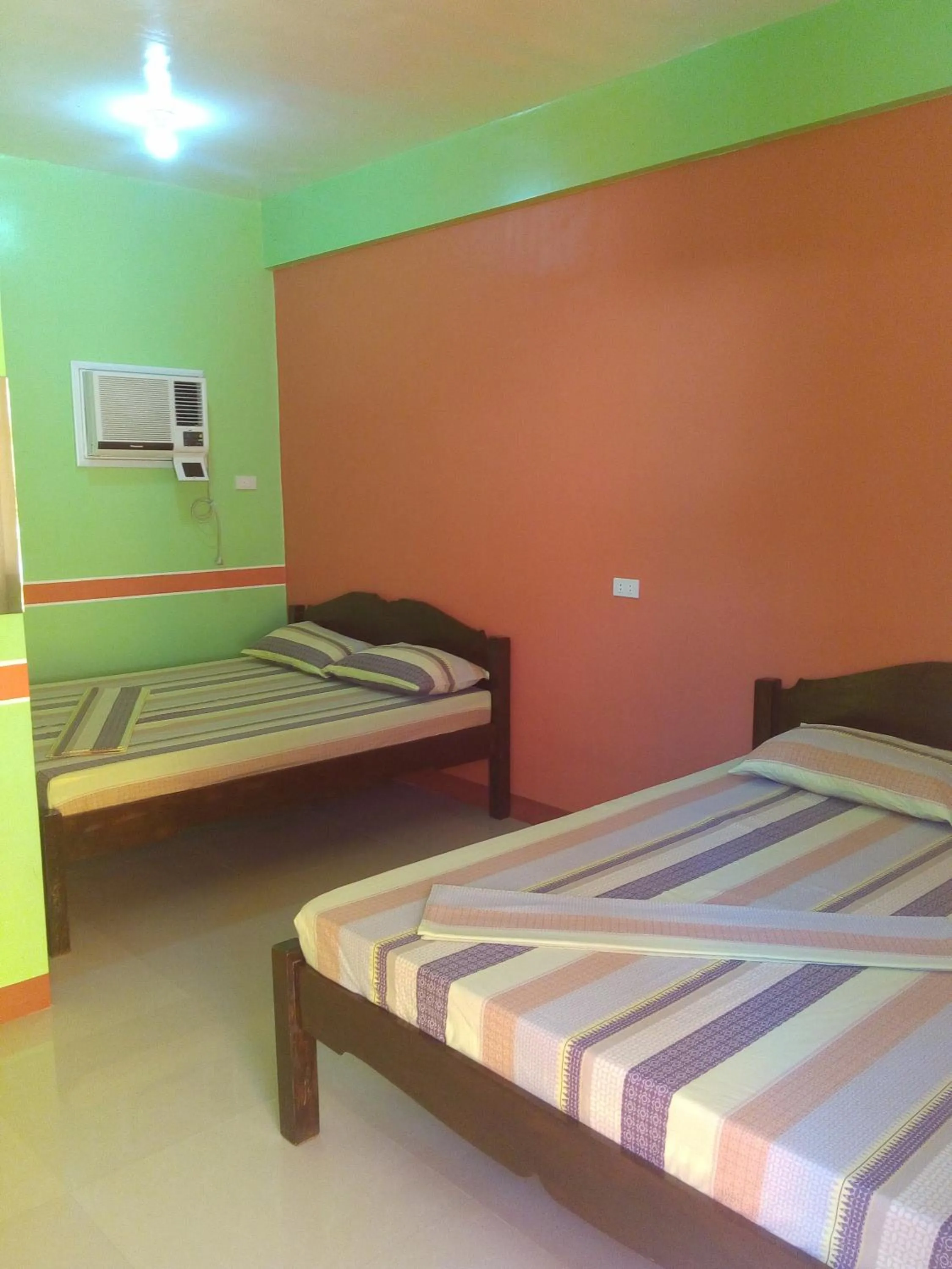 Queen of Isle Cottages and Restaurant