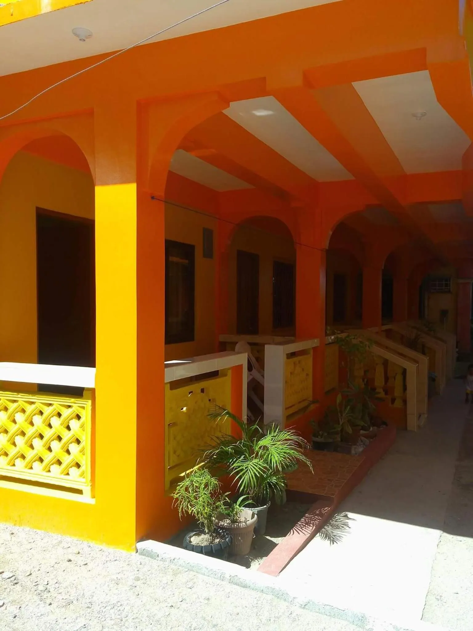 Queen of Isle Cottages and Restaurant