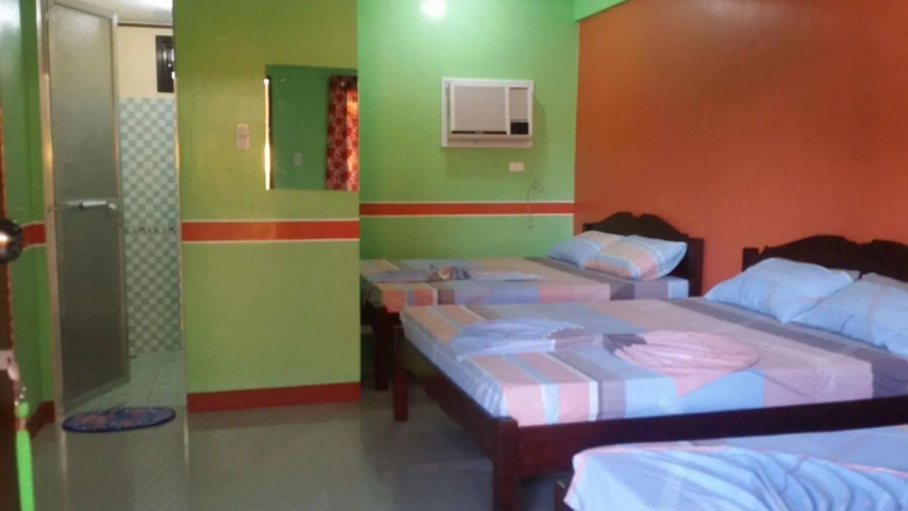 Queen of Isle Cottages and Restaurant