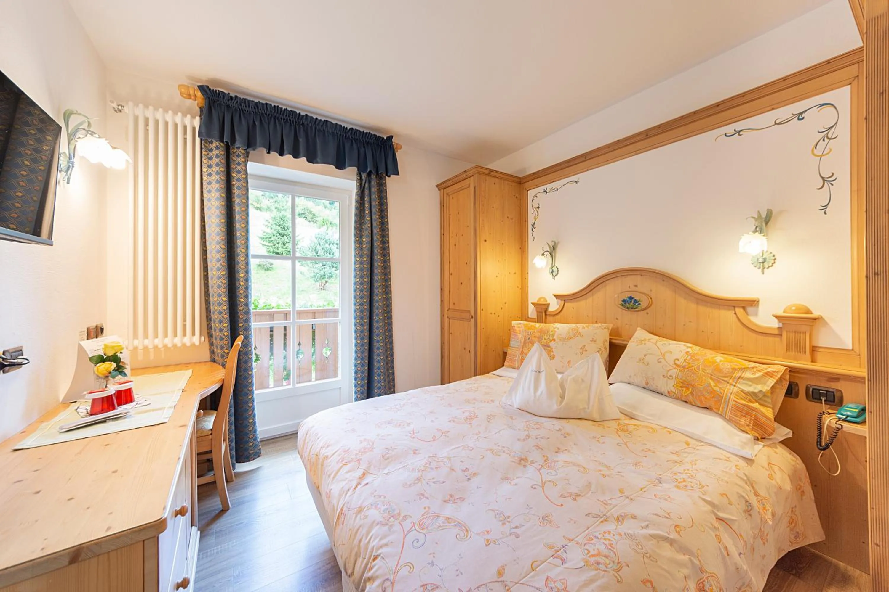 Bed in Monza Dolomites Hotel