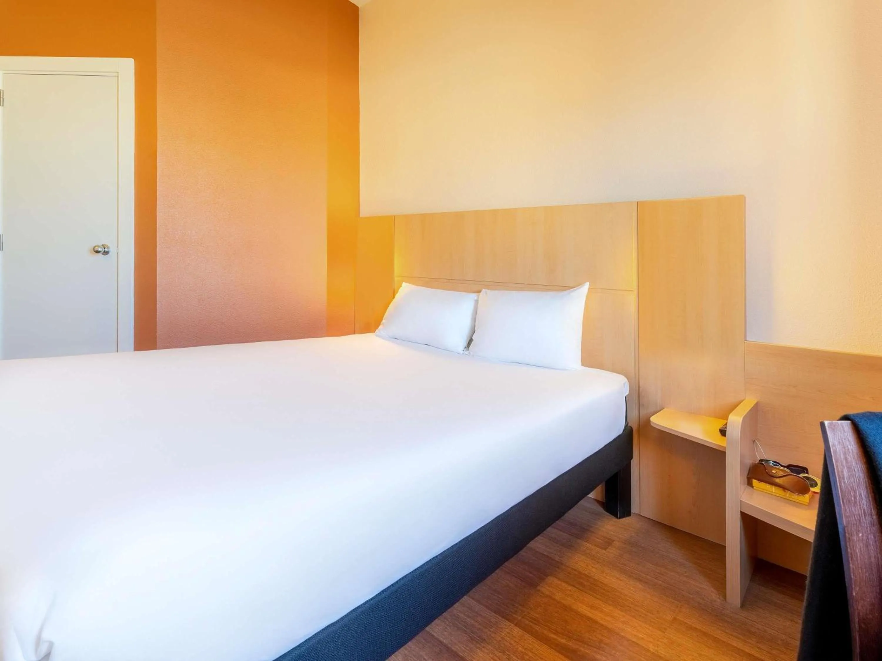 Bedroom, Bed in Ibis Madrid Calle Alcalá