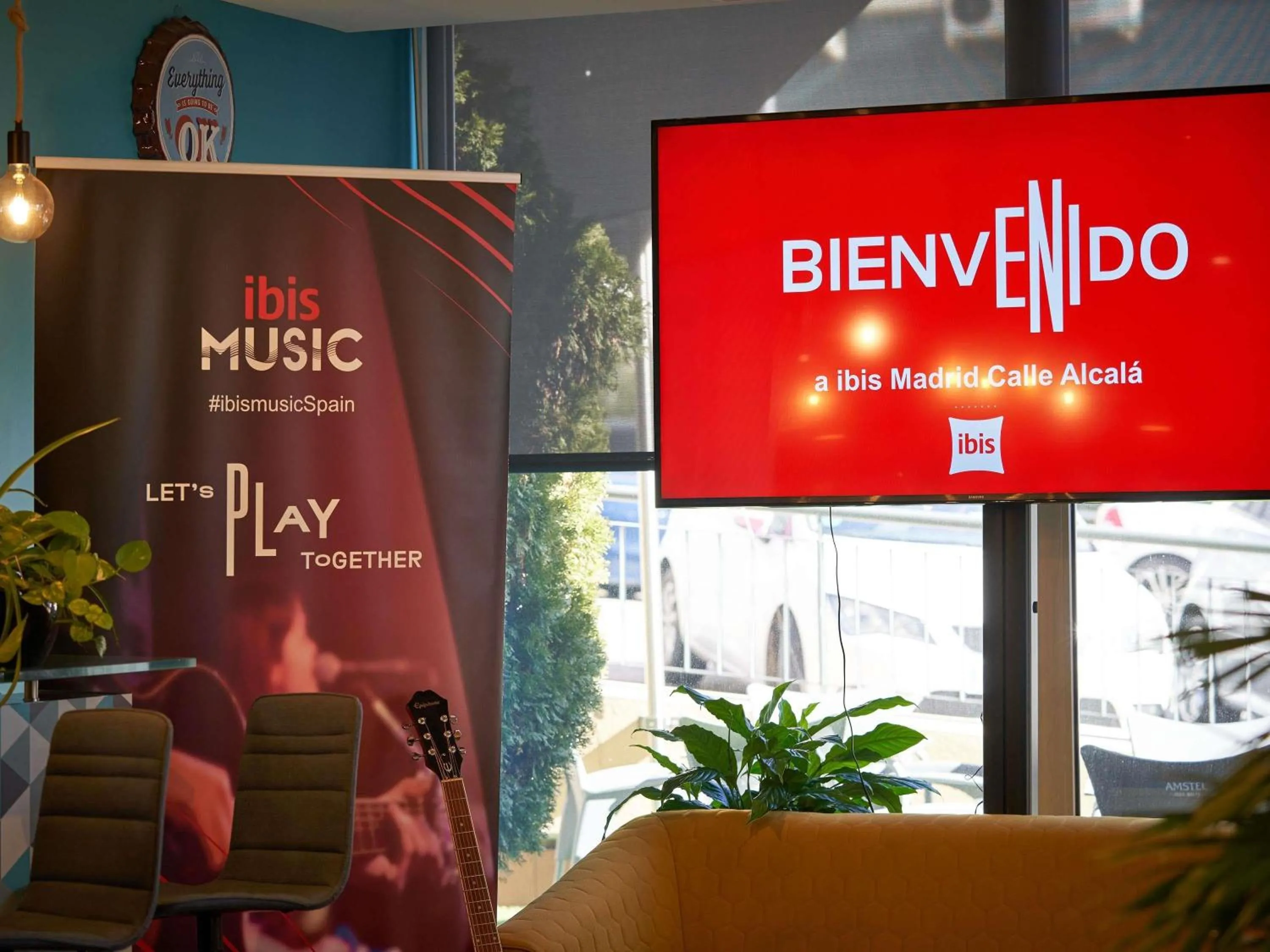 Lounge or bar in Ibis Madrid Calle Alcalá