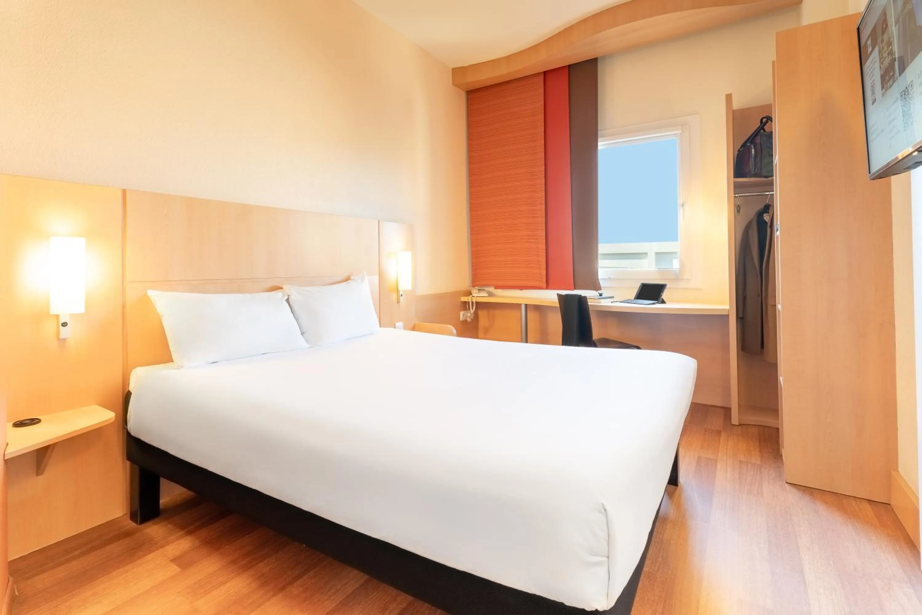 Bed in Ibis Madrid Calle Alcalá