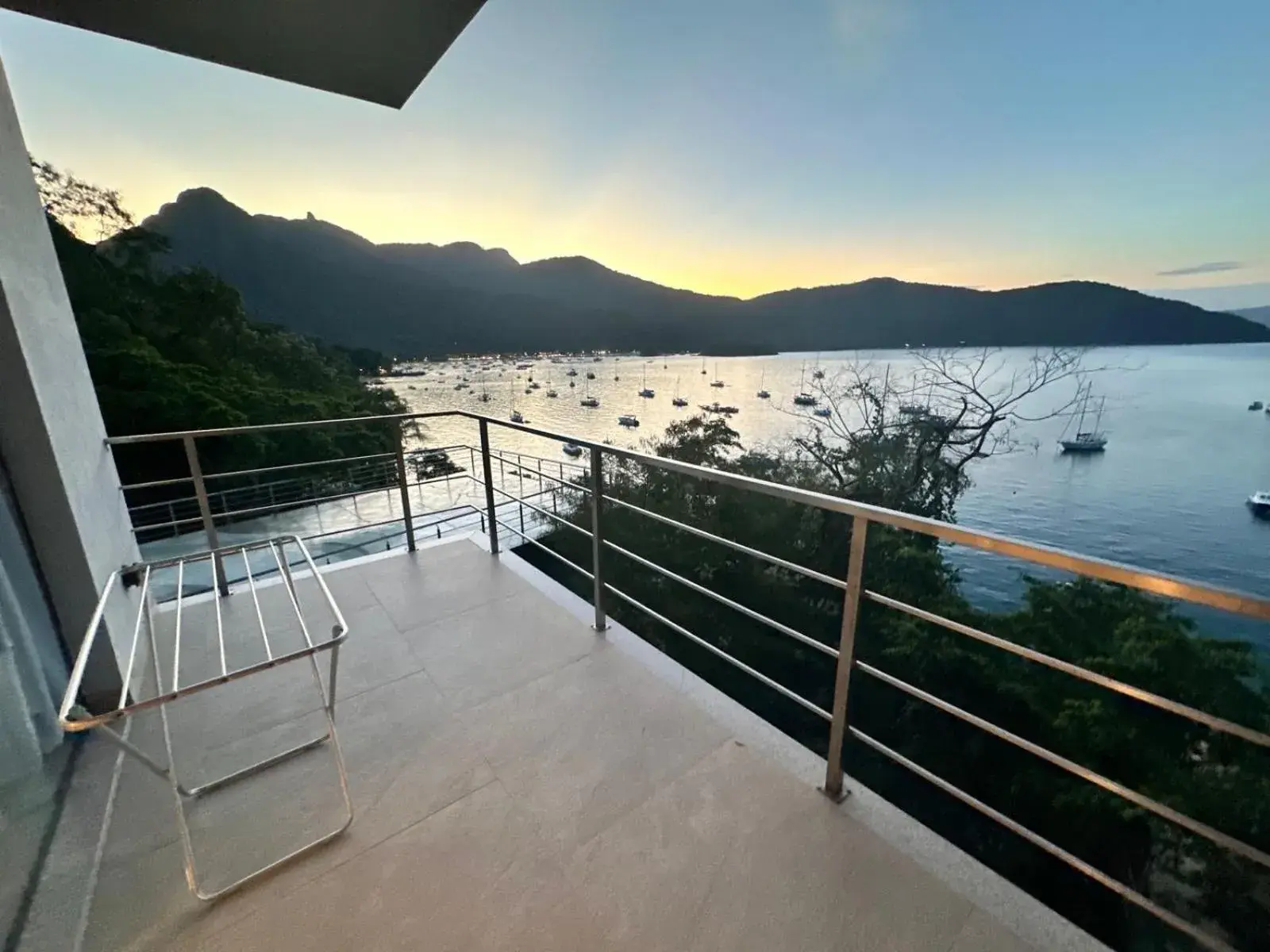 Luxury Quadruple Room in Asalem Luxury Quadruple Room in Asalem