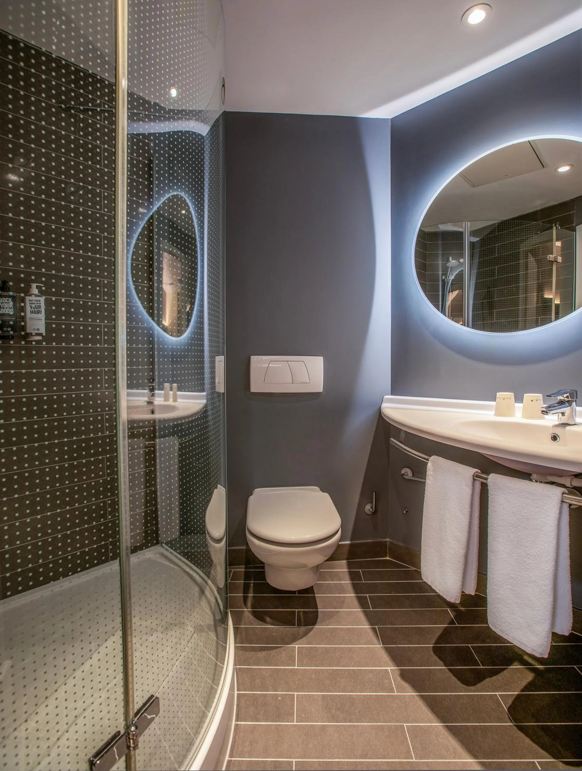 Shower in Ibis Malaga Centro Ciudad