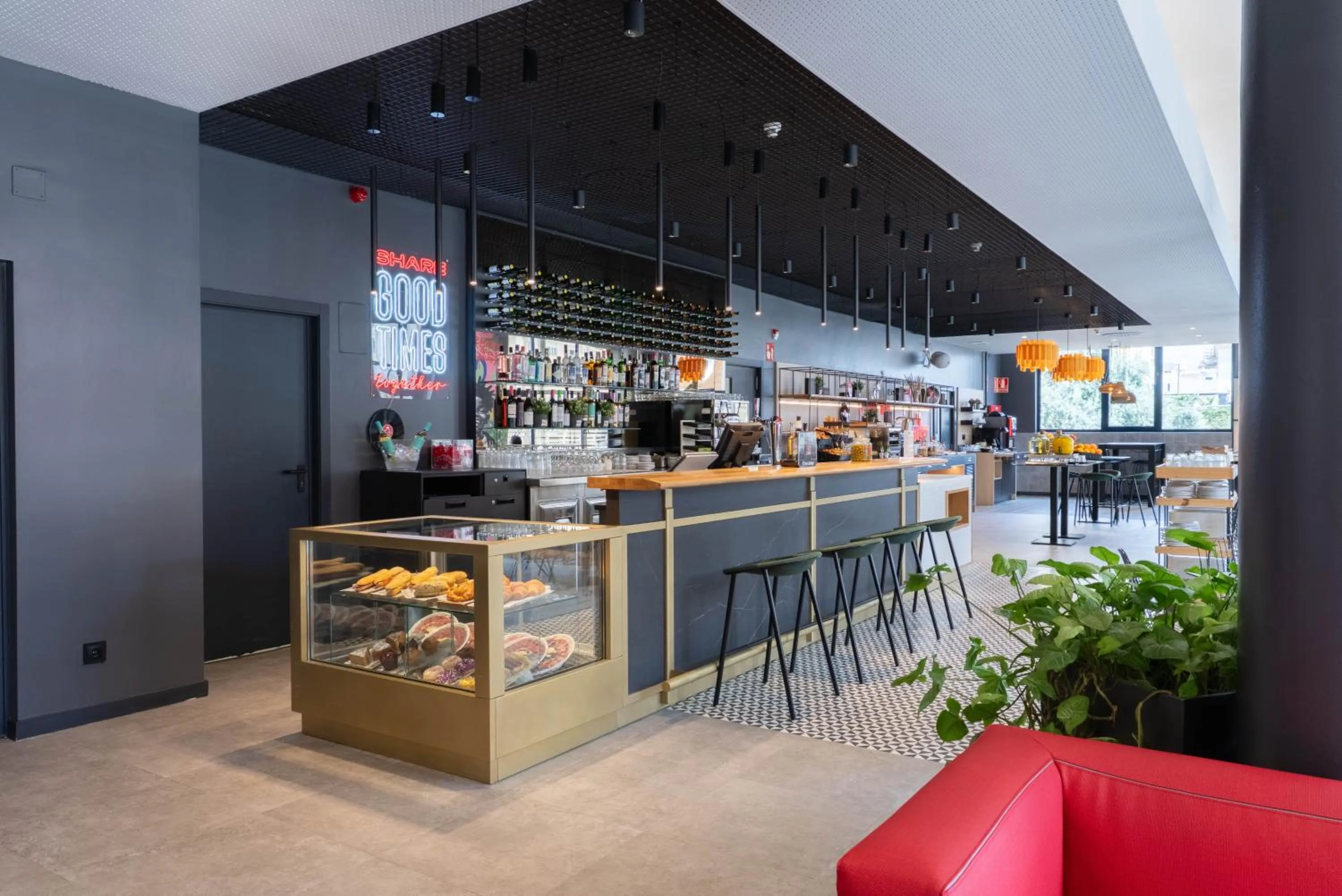 Lounge or bar in Ibis Malaga Centro Ciudad