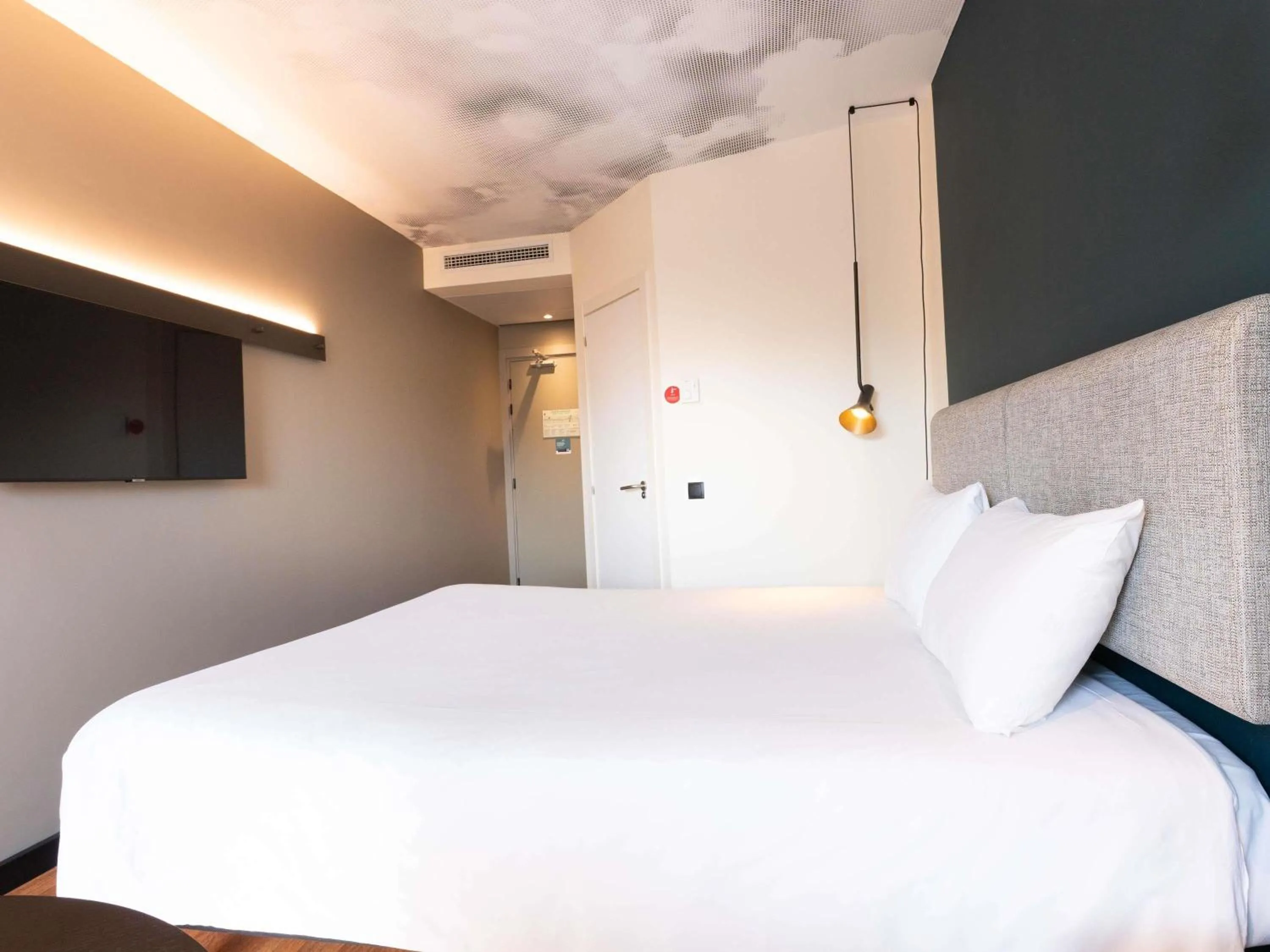 Bedroom, Bed in Ibis Malaga Centro Ciudad