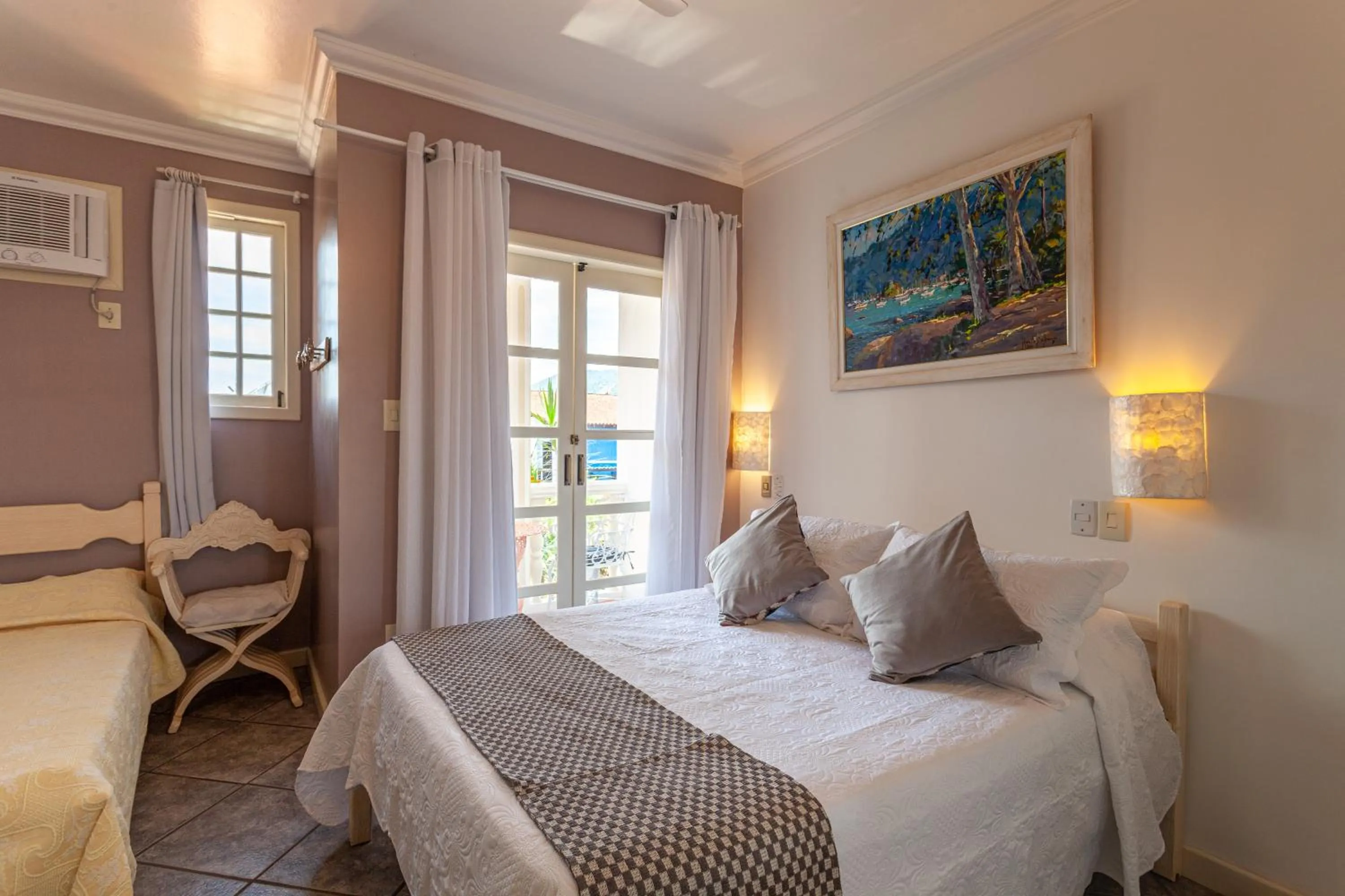 Photo of the whole room, Bed in Pousada Casablanca