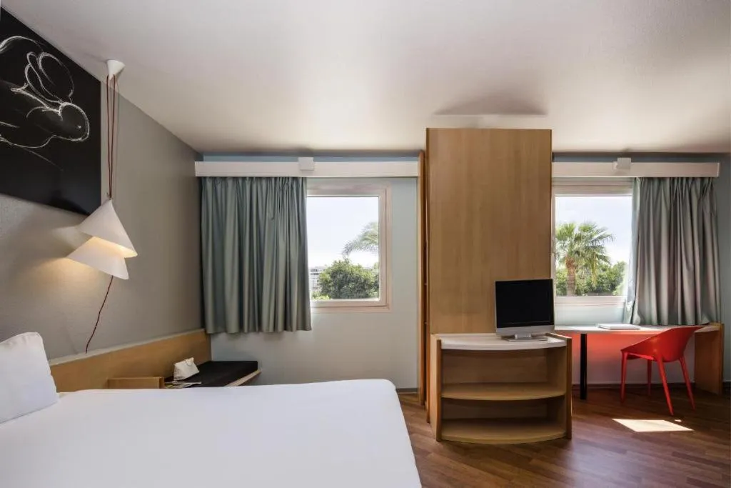 Bed in Ibis Sevilla