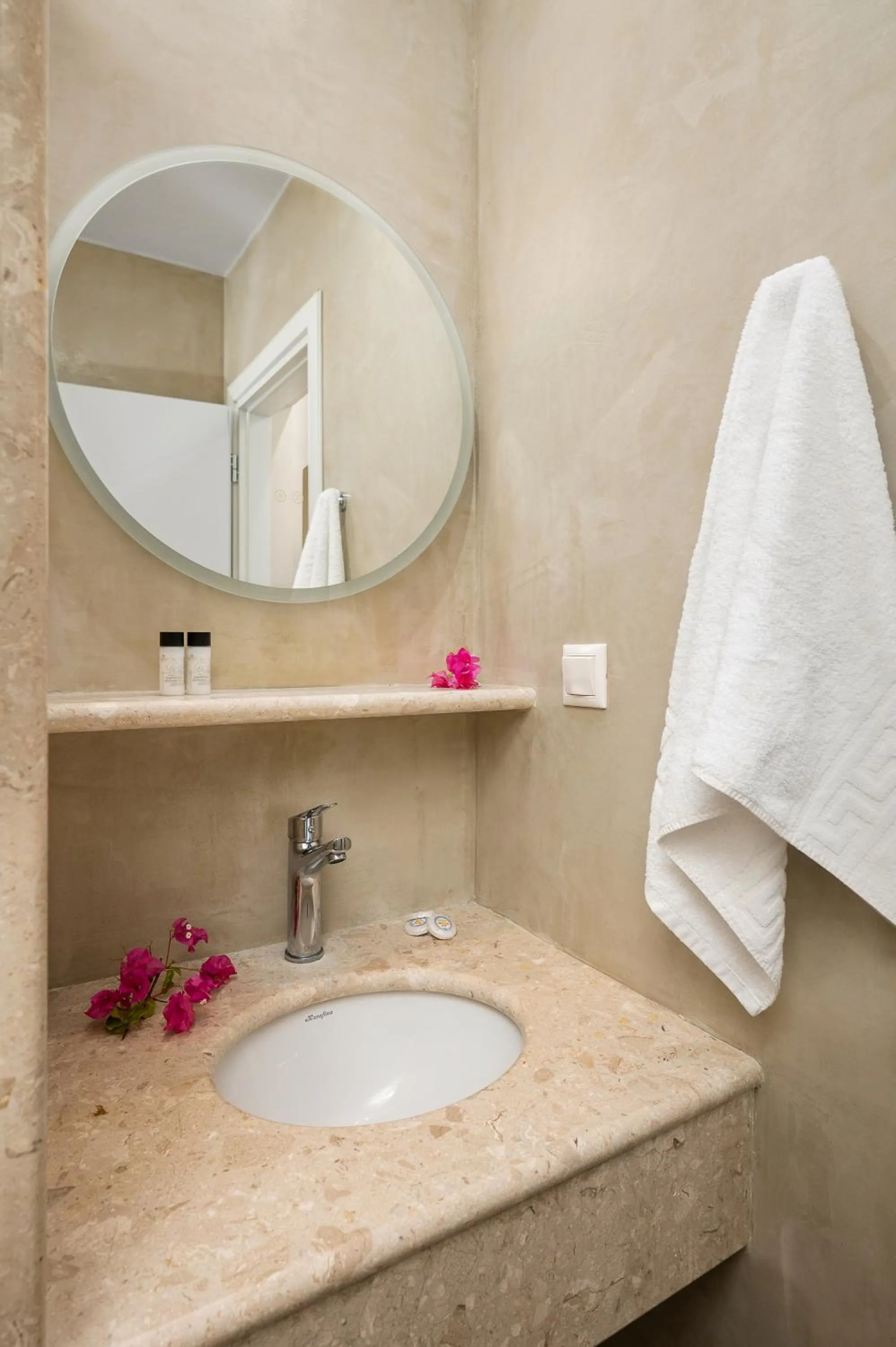 Glaros Hotel Apartment