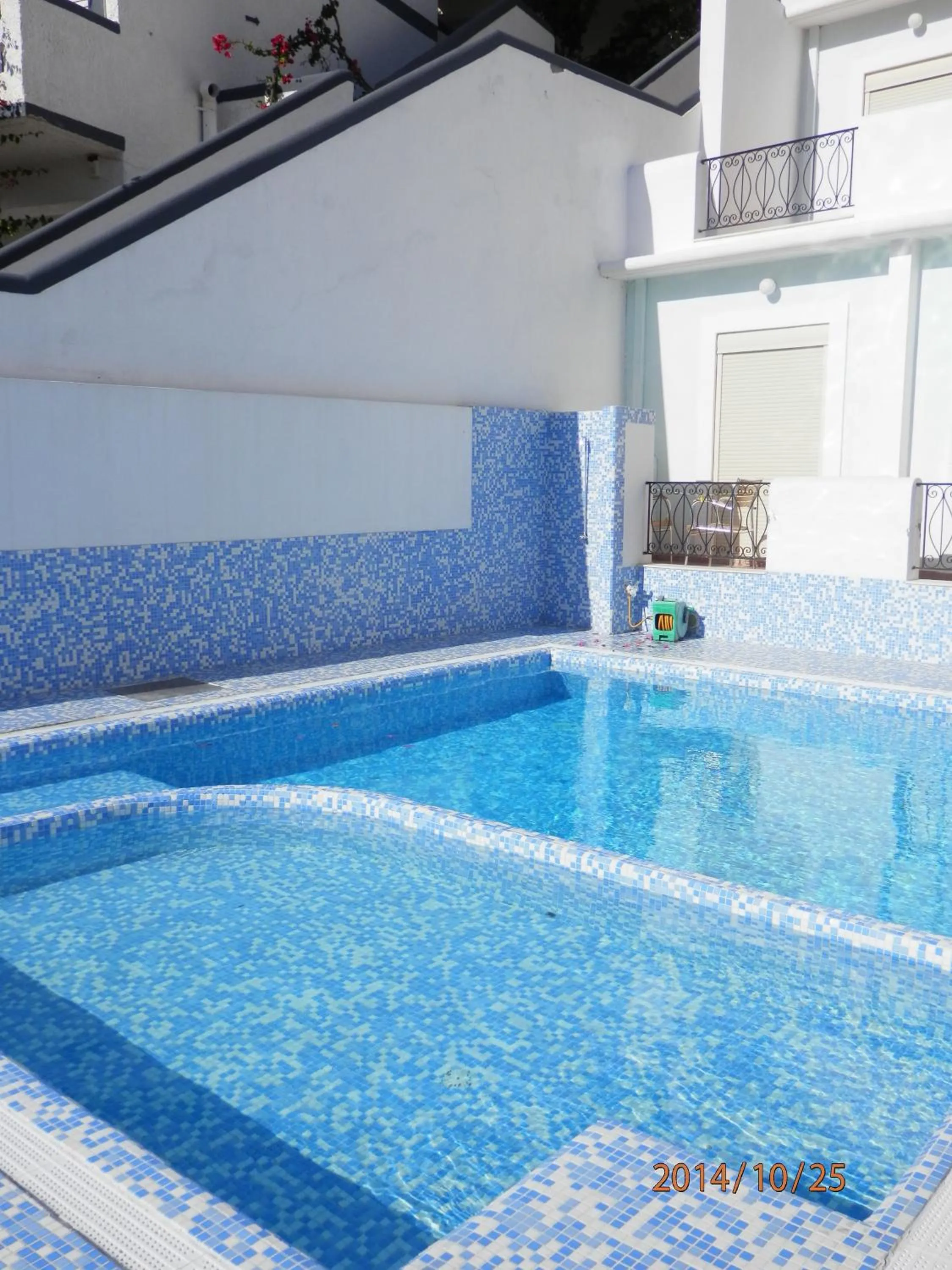 Swimming pool in Glaros Hotel Apartment