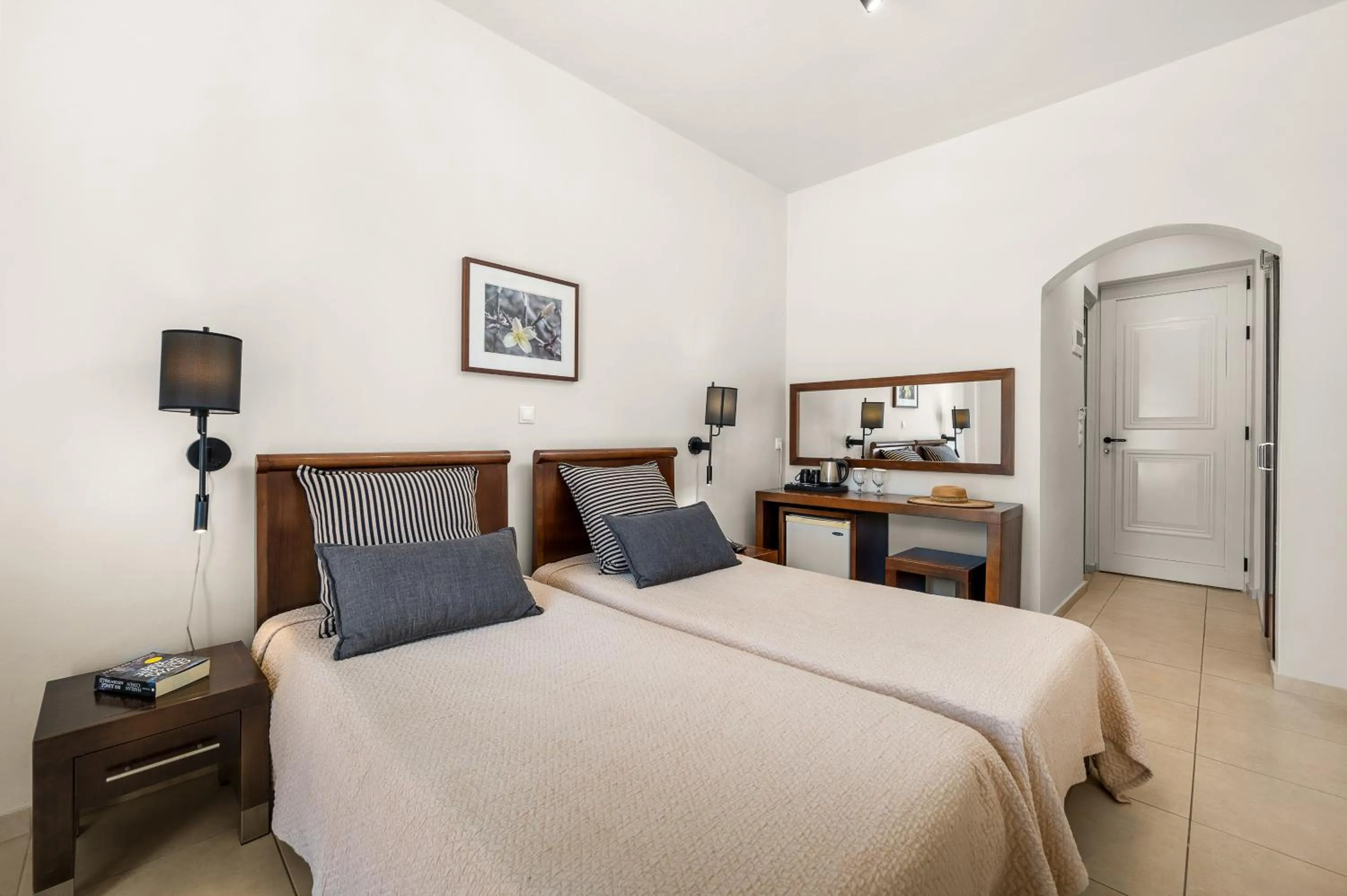 Bed in Glaros Hotel Apartment