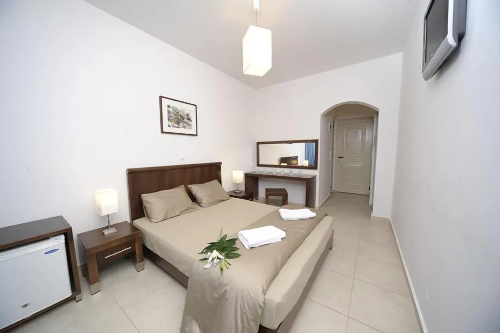 Bed in Glaros Hotel Apartment