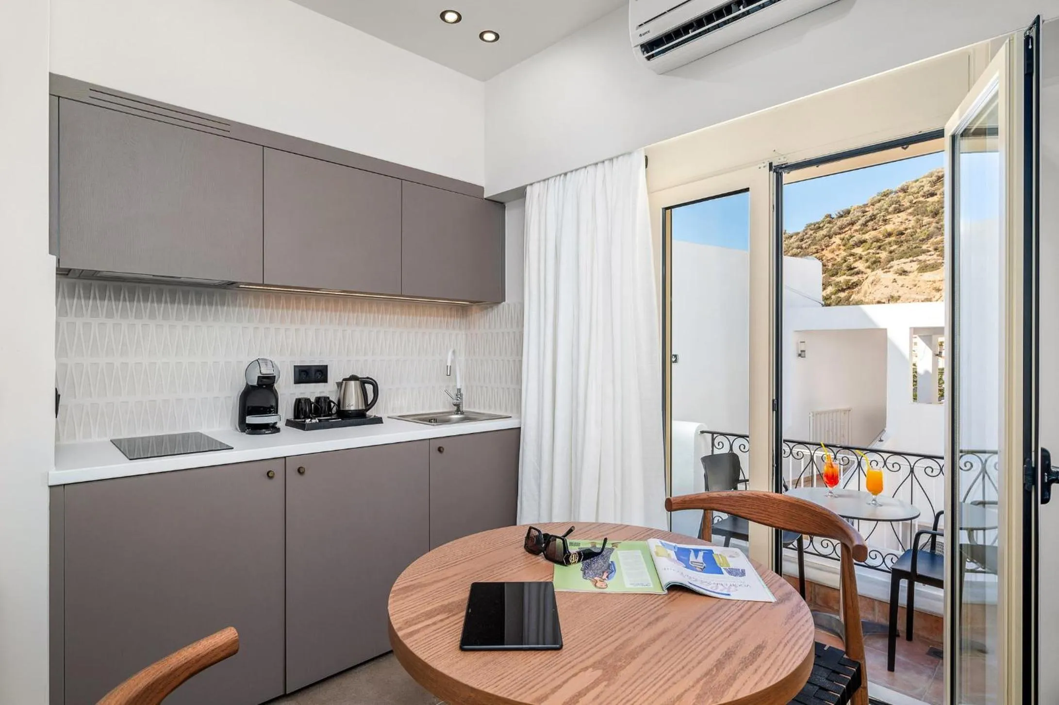 Glaros Hotel Apartment