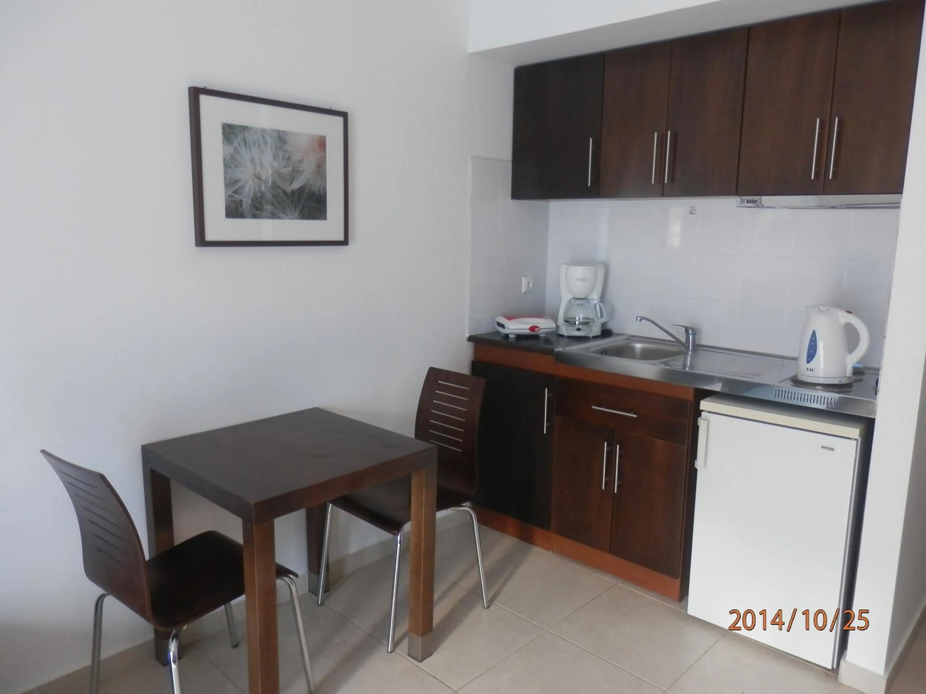 Kitchen or kitchenette in Glaros Hotel Apartment