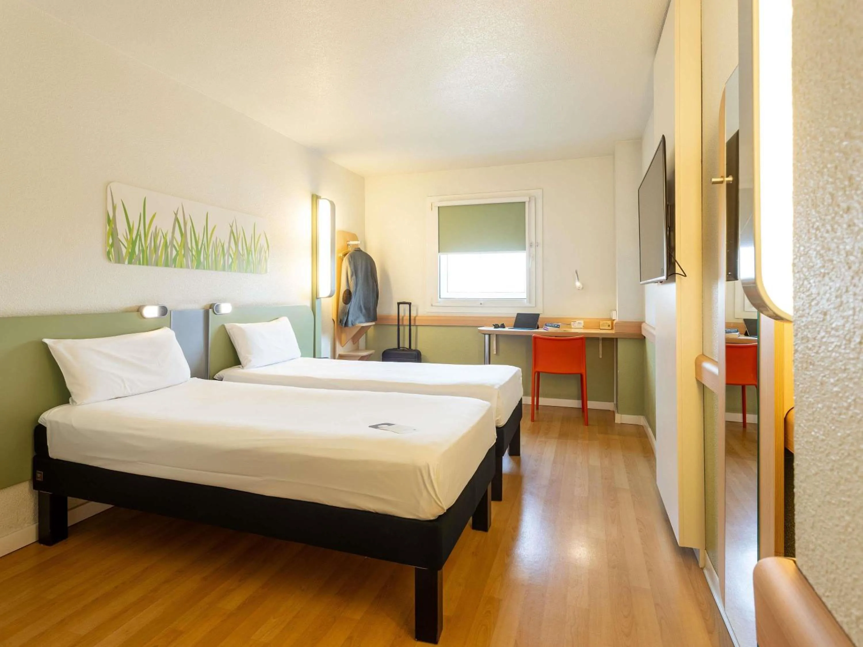 Bedroom, Bed in Ibis Budget Valencia Aeropuerto