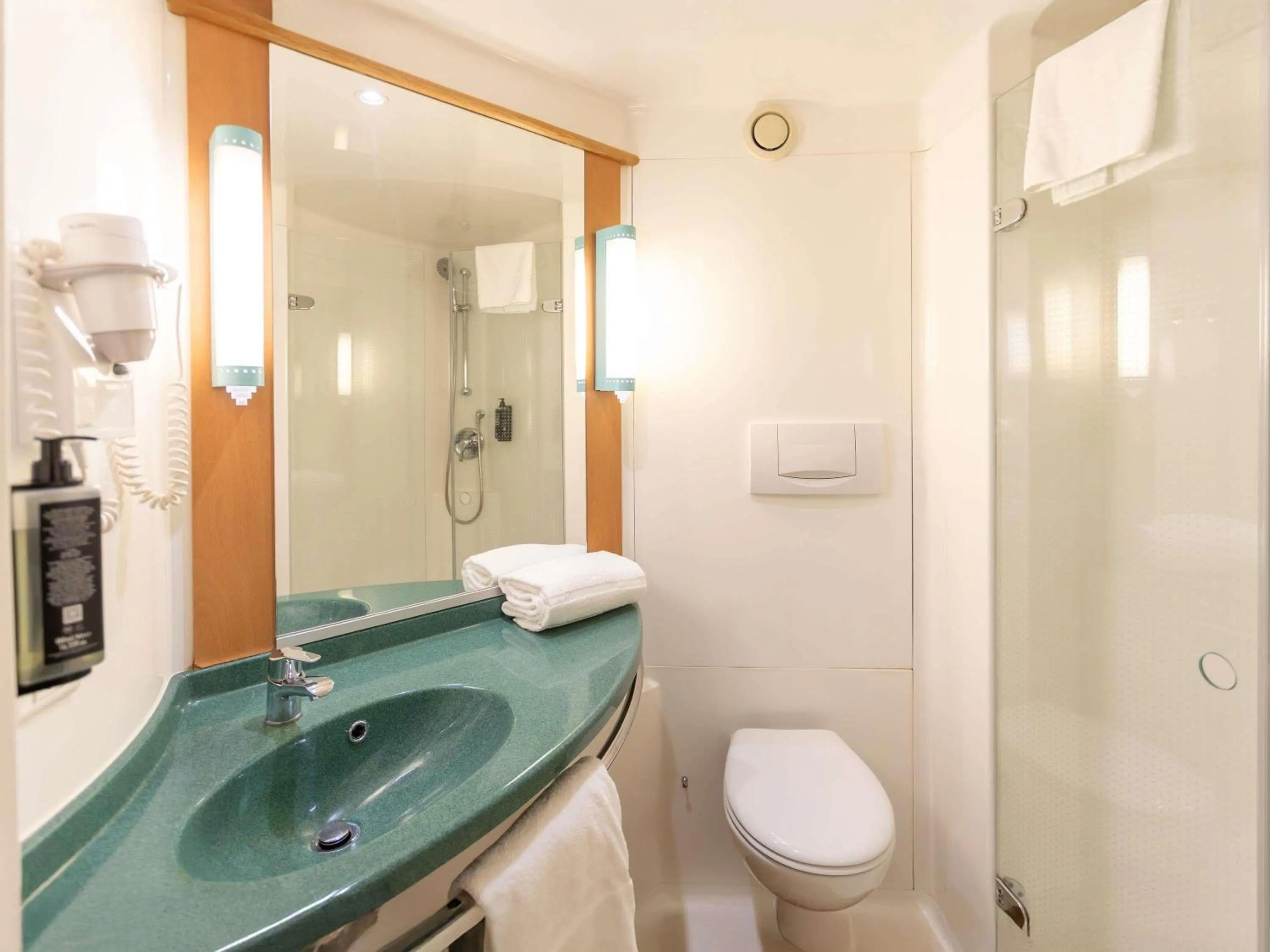 Bedroom in Ibis Budget Valencia Aeropuerto