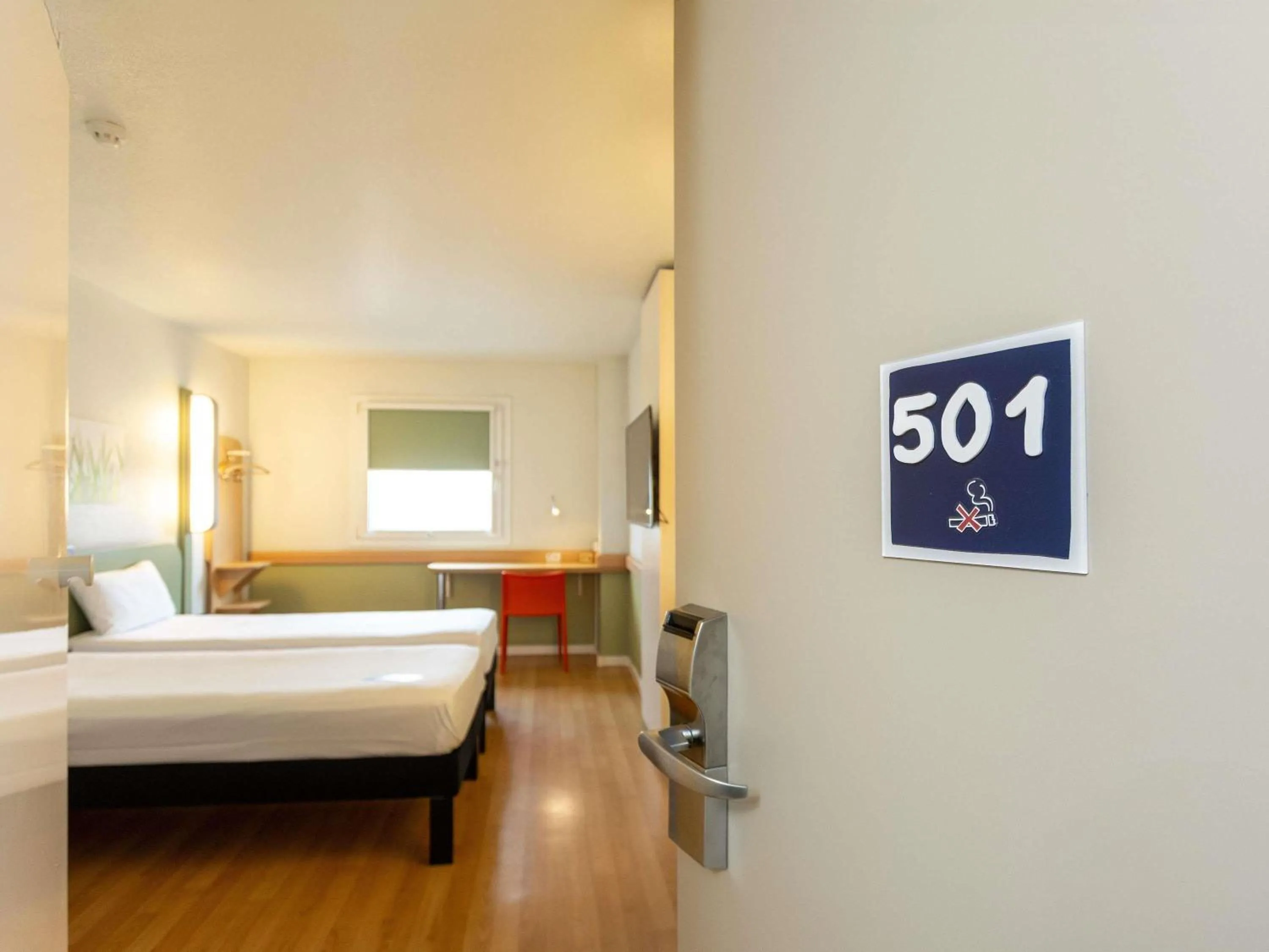 Bedroom, Bed in Ibis Budget Valencia Aeropuerto