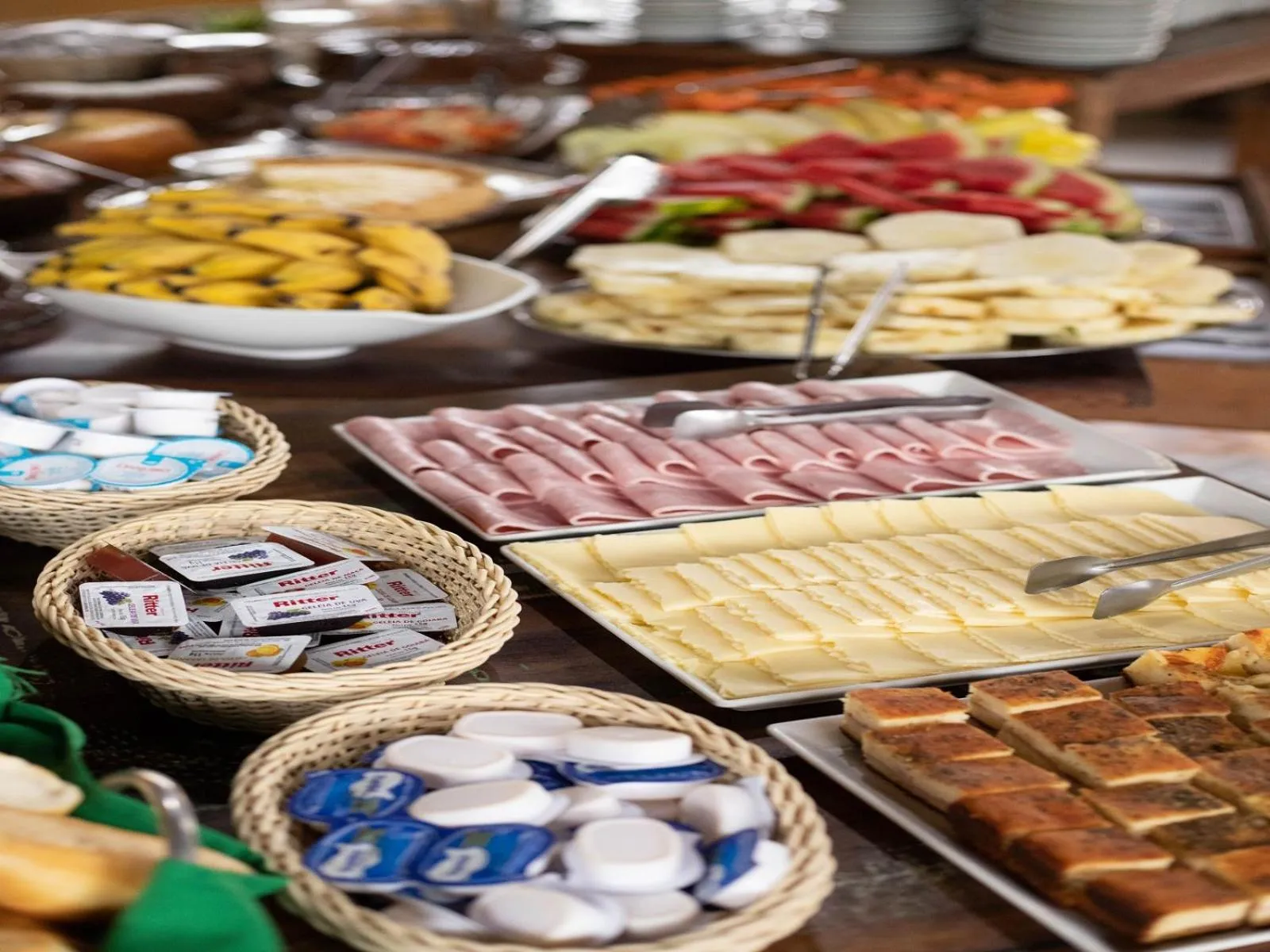 Breakfast in Lonier Praia Inn Flats