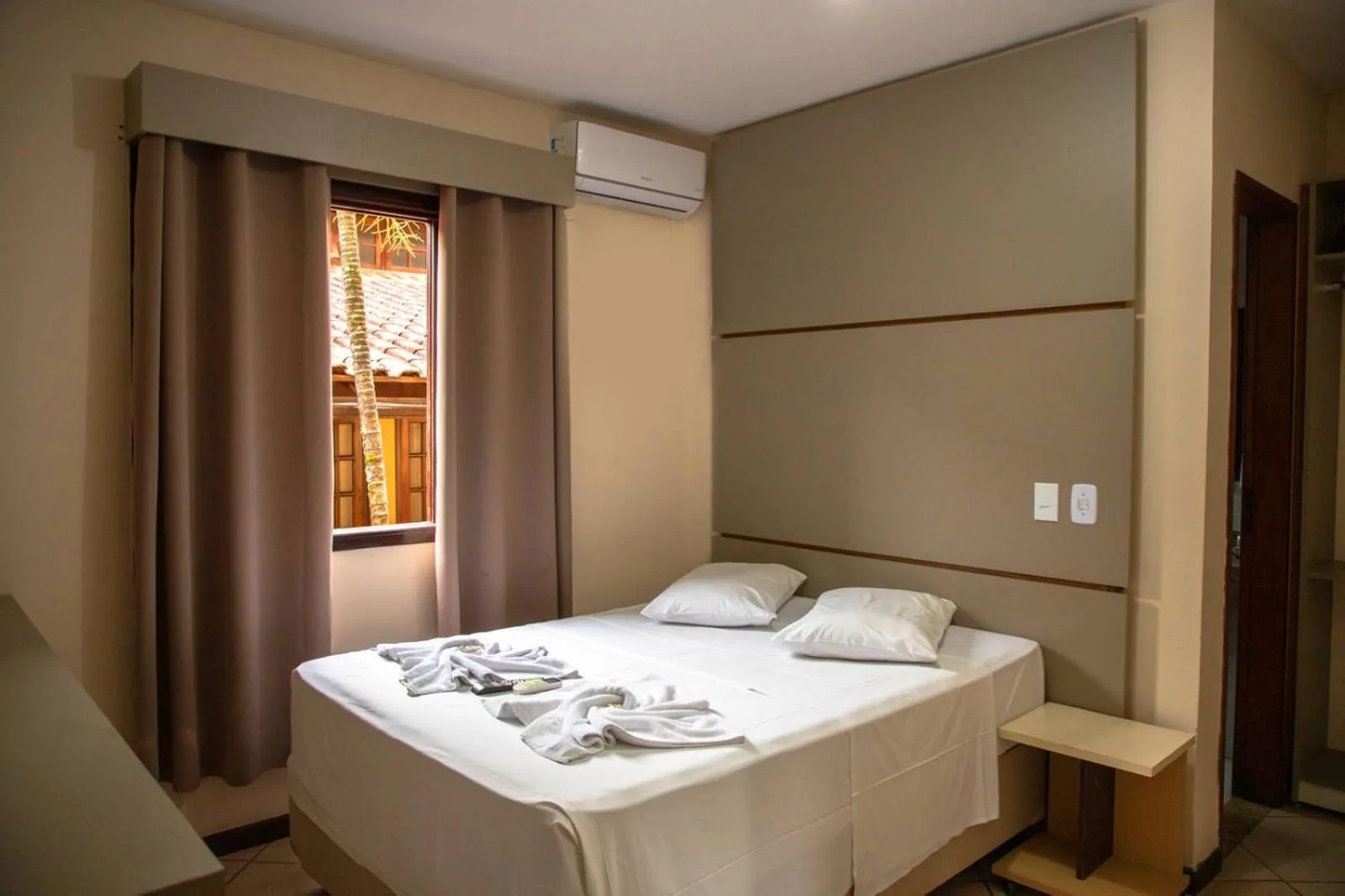 Bed in Lonier Praia Inn Flats