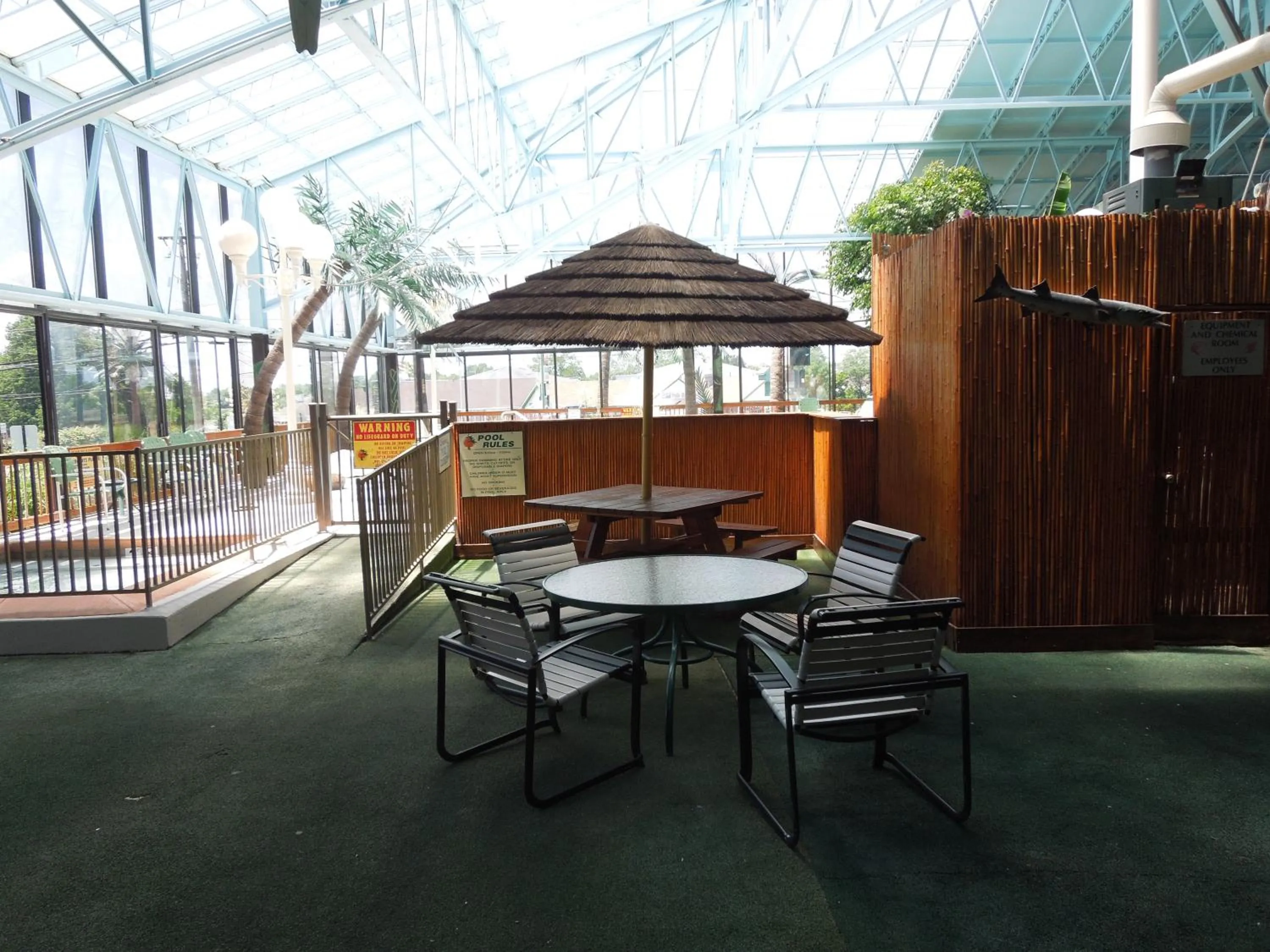 Swimming pool in Wildwood Inn