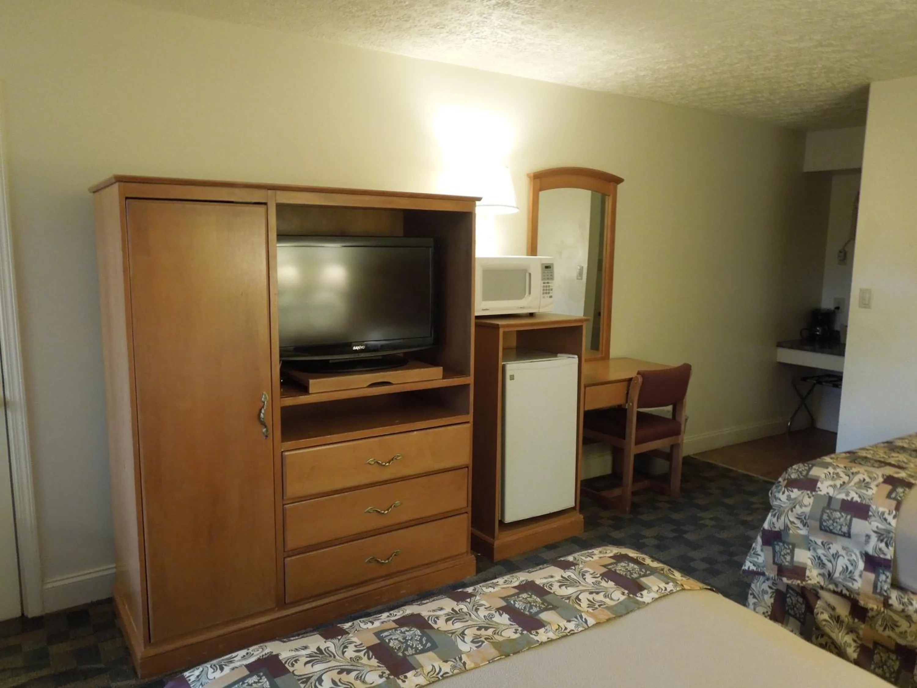 TV and multimedia, Bed in Wildwood Inn