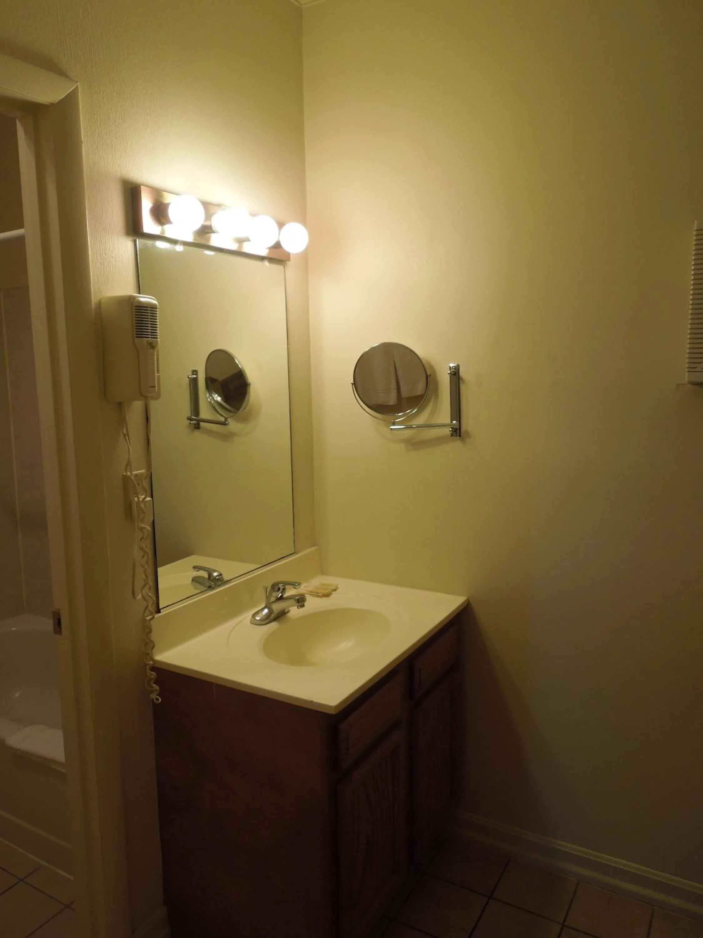 Bathroom in Wildwood Inn