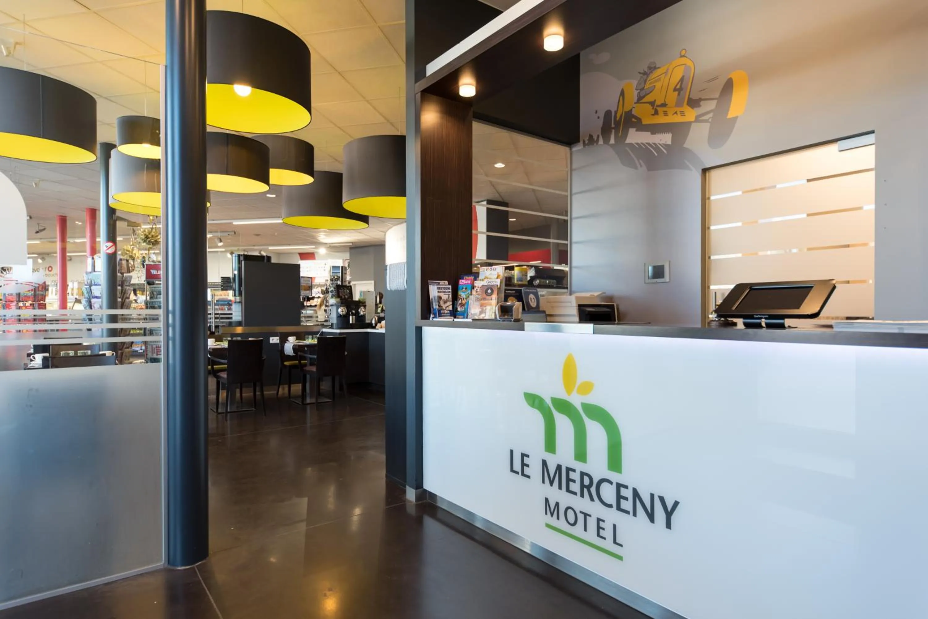 Lobby or reception in Le Merceny Motel