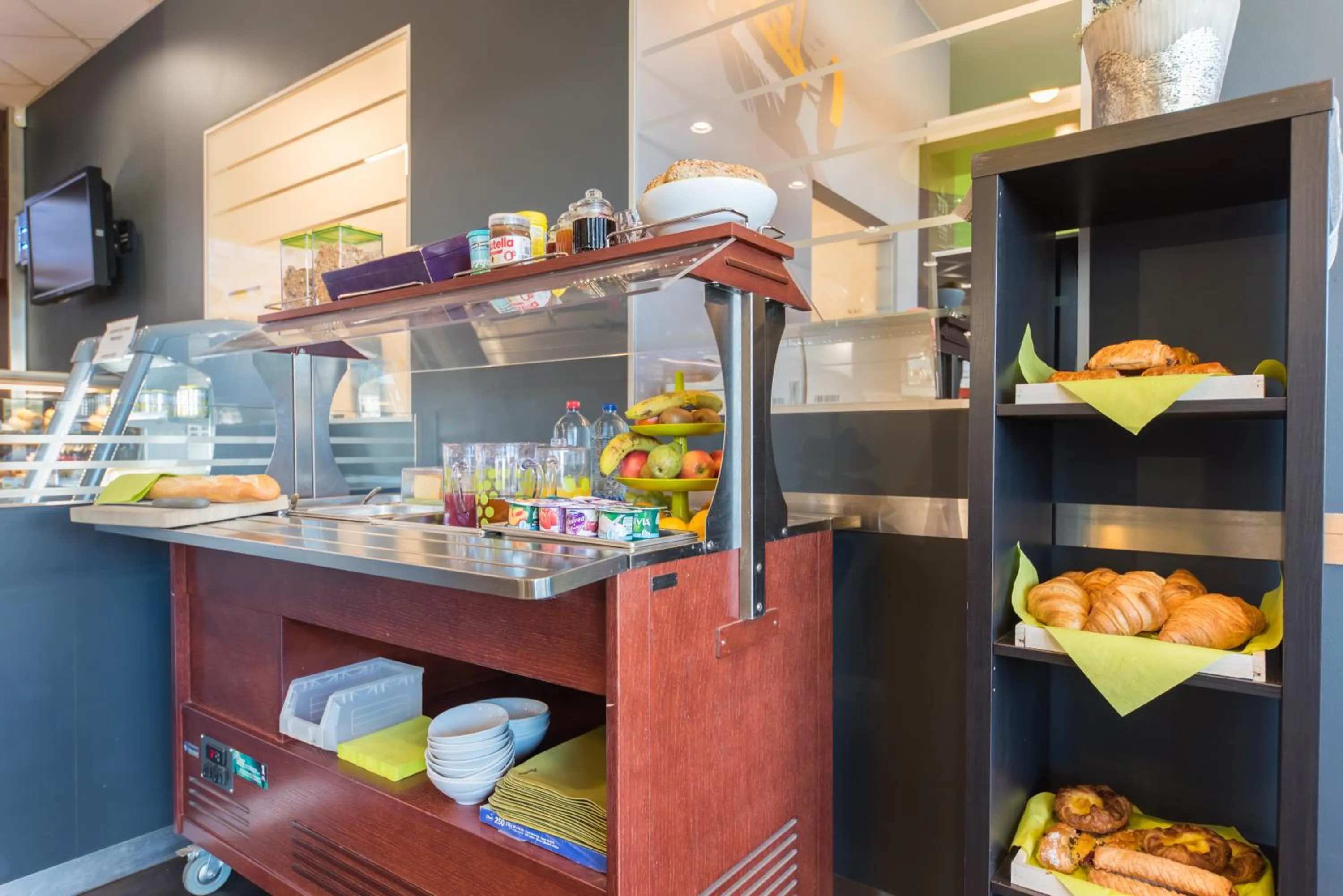 Food and drinks in Le Merceny Motel