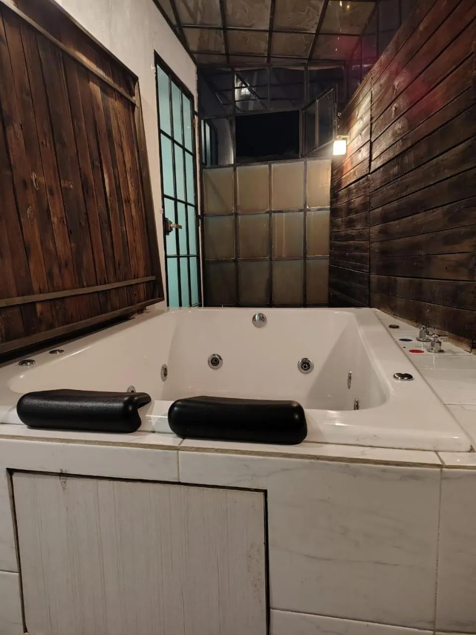 Hot Tub in La Casa del Atrio